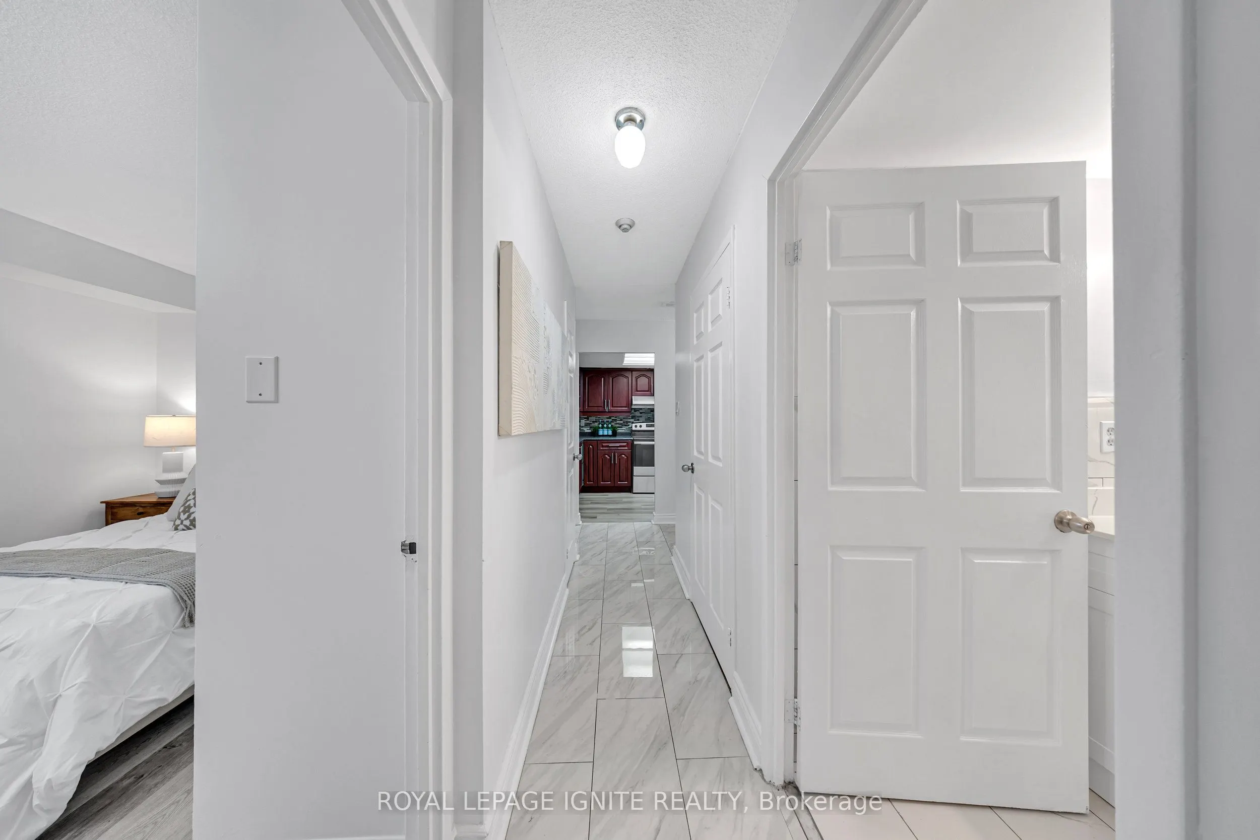 88 Alton Towers Circle, #215