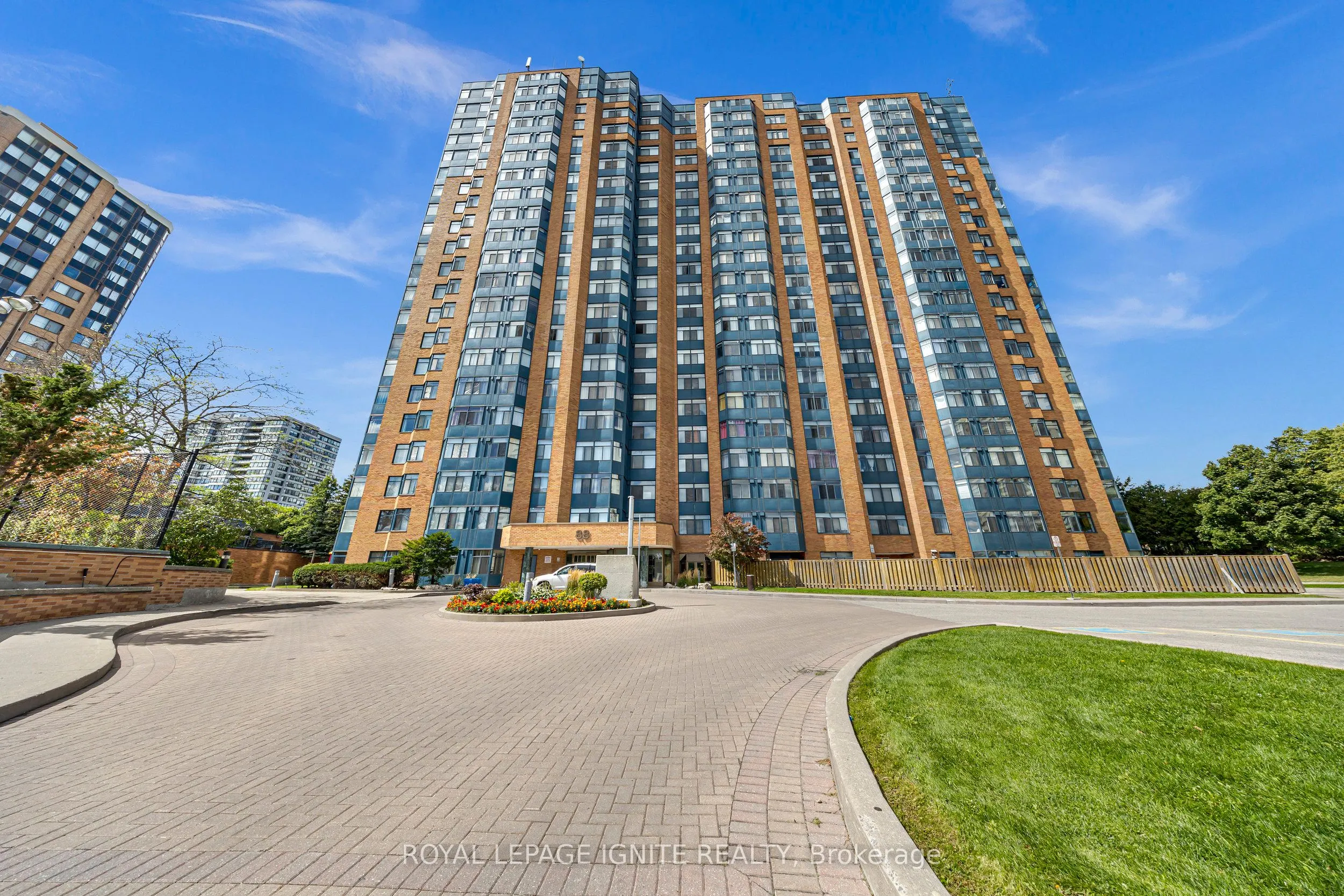 88 Alton Towers Circle, #215