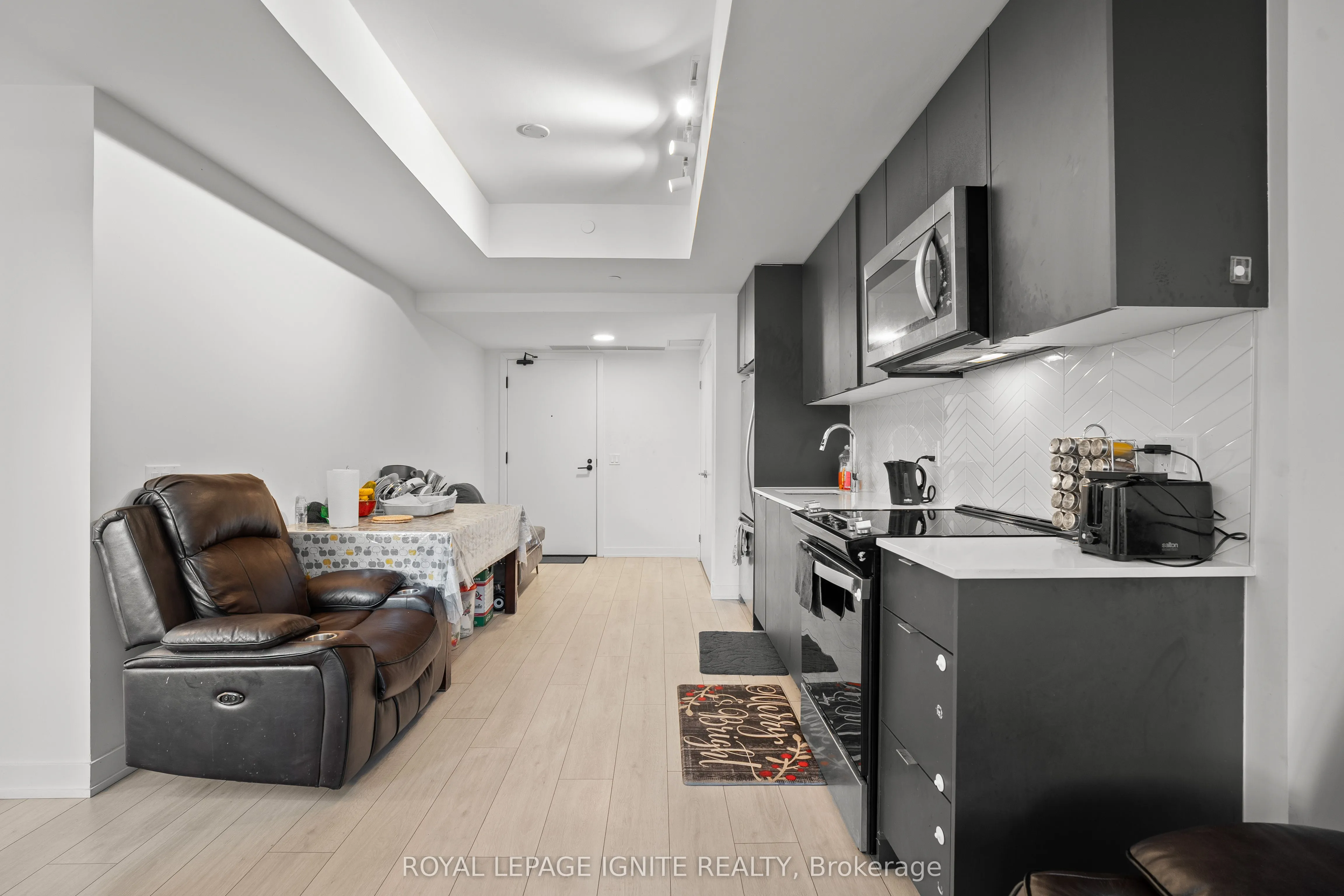 1604(B) Charles Street, #414