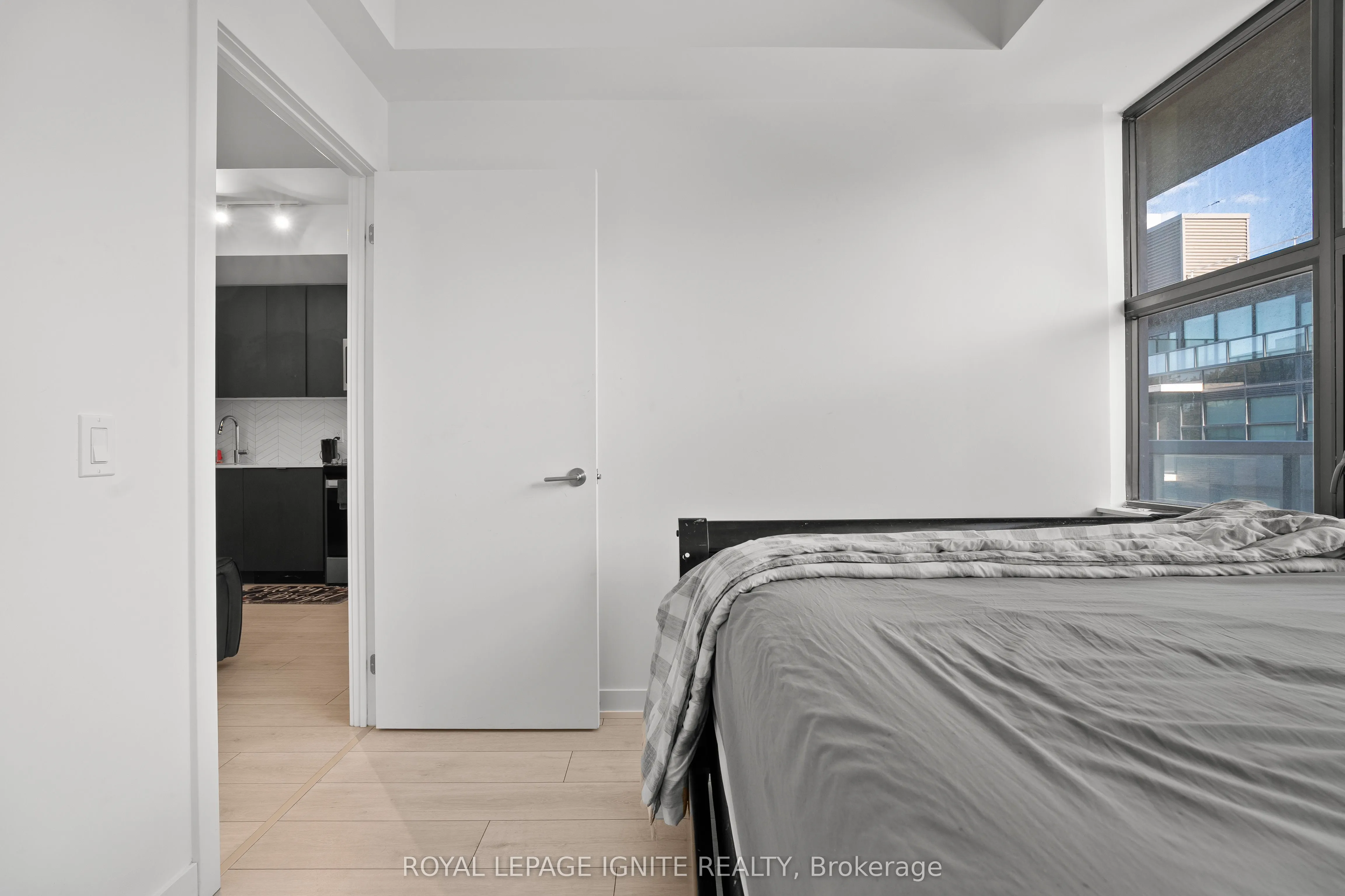 1604(B) Charles Street, #414
