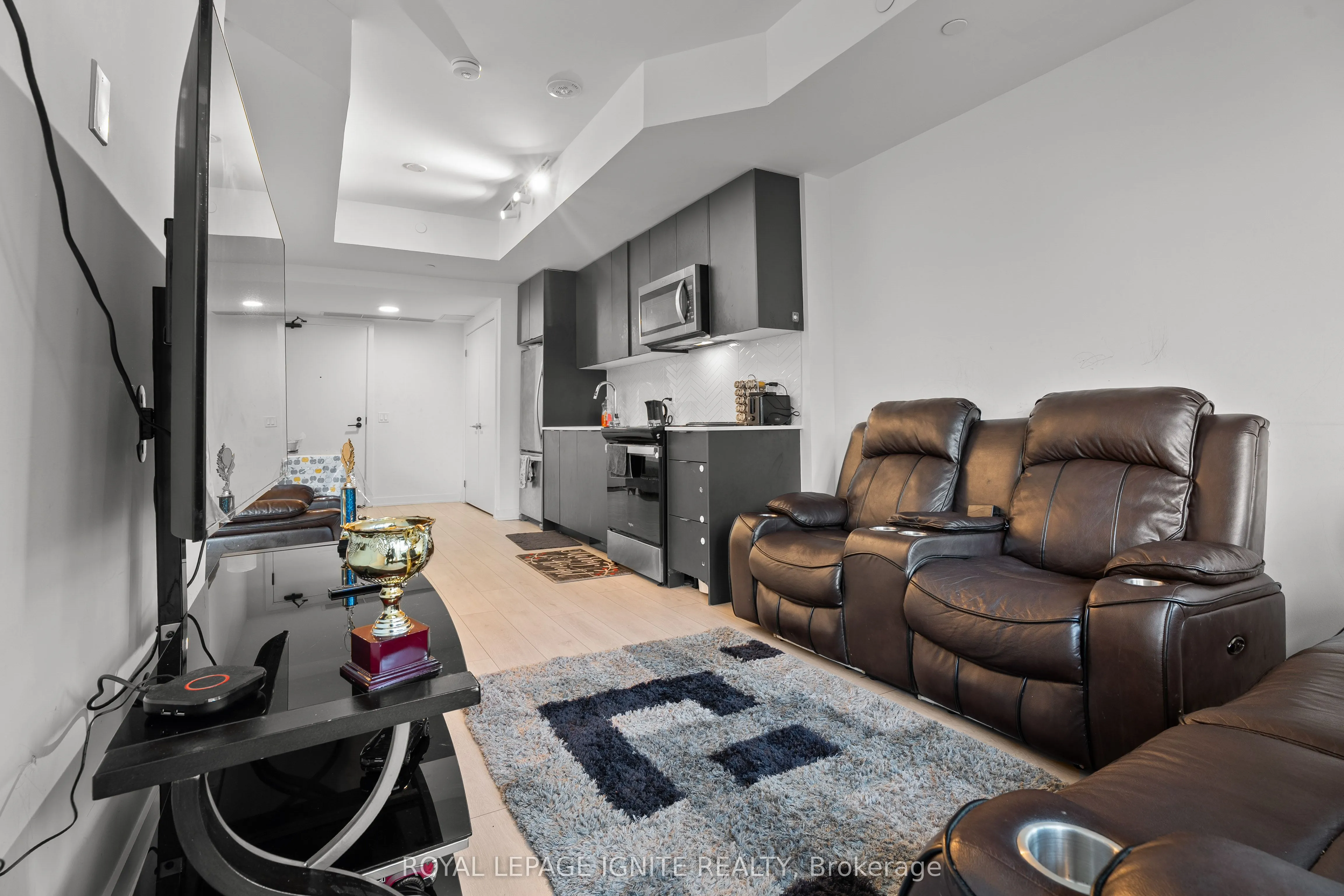 1604(B) Charles Street, #414