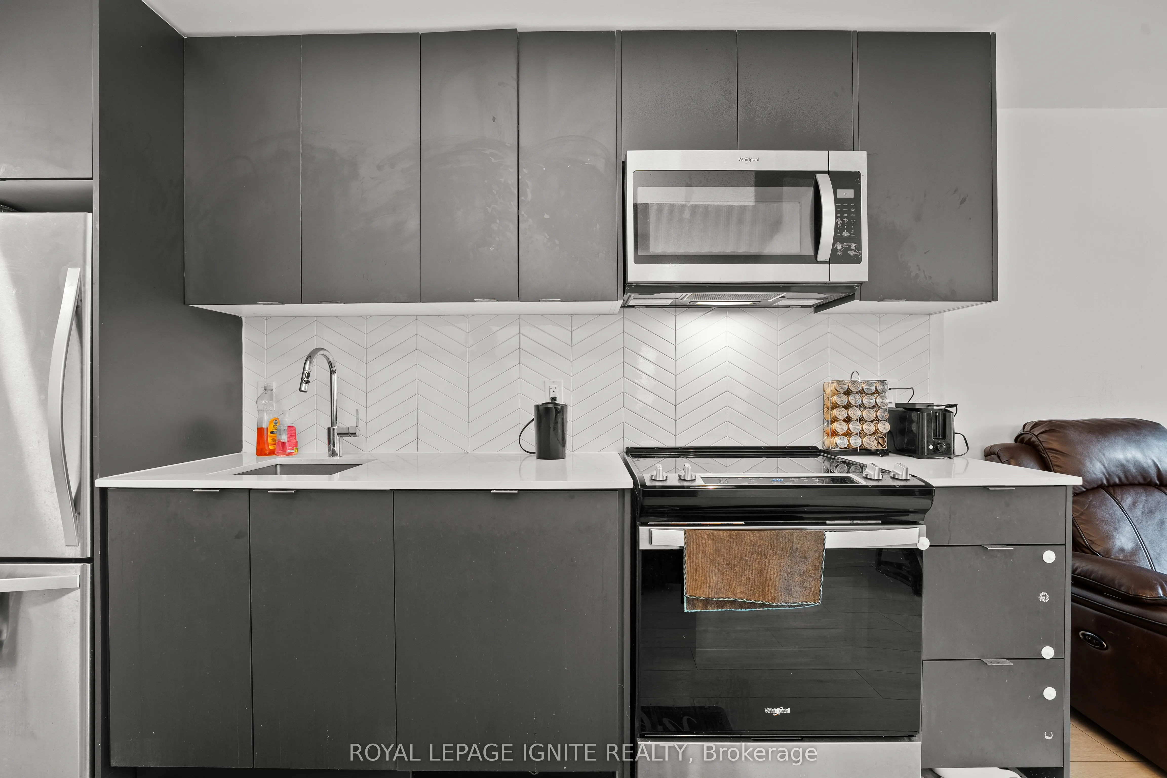 1604(B) Charles Street, #414