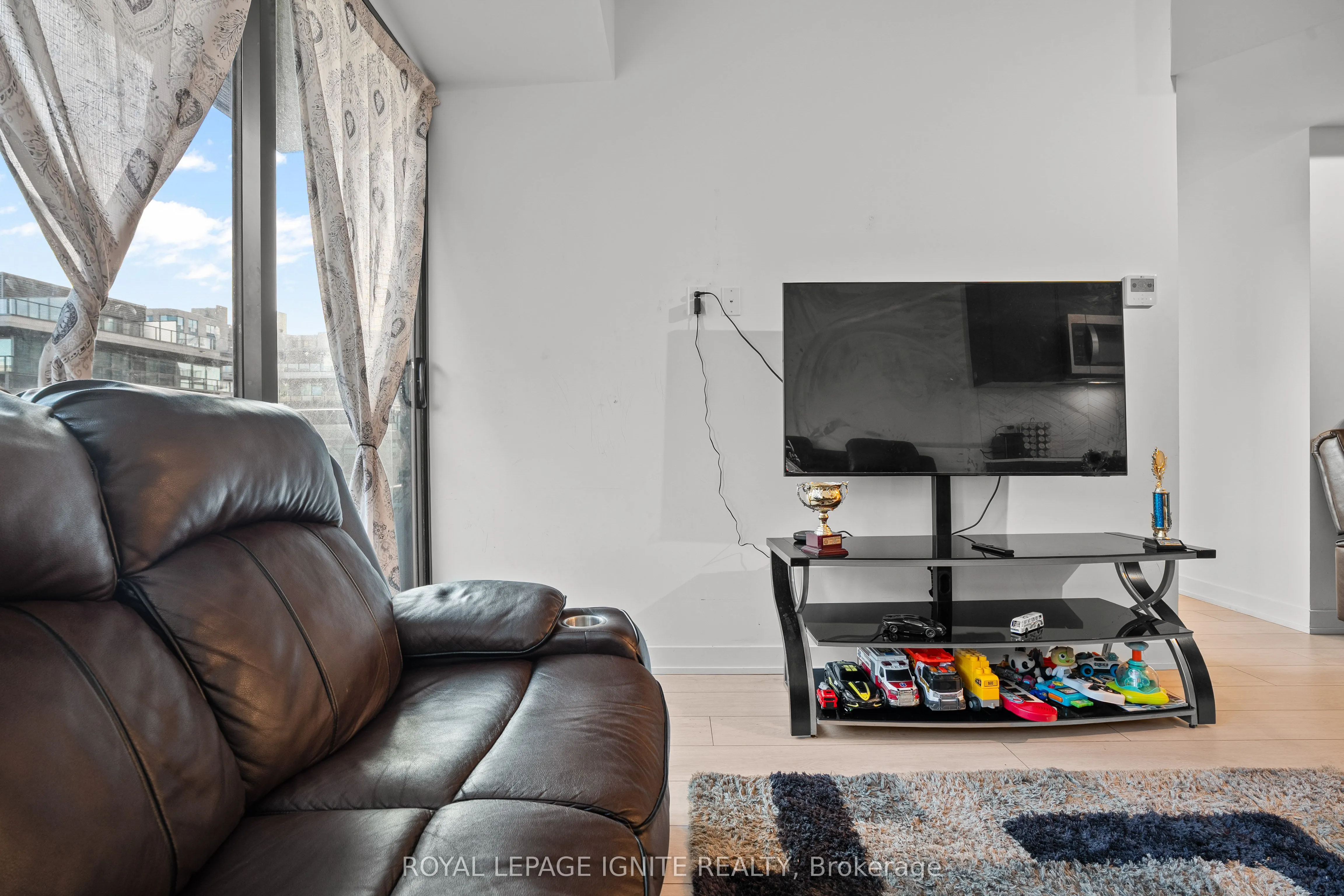 1604(B) Charles Street, #414