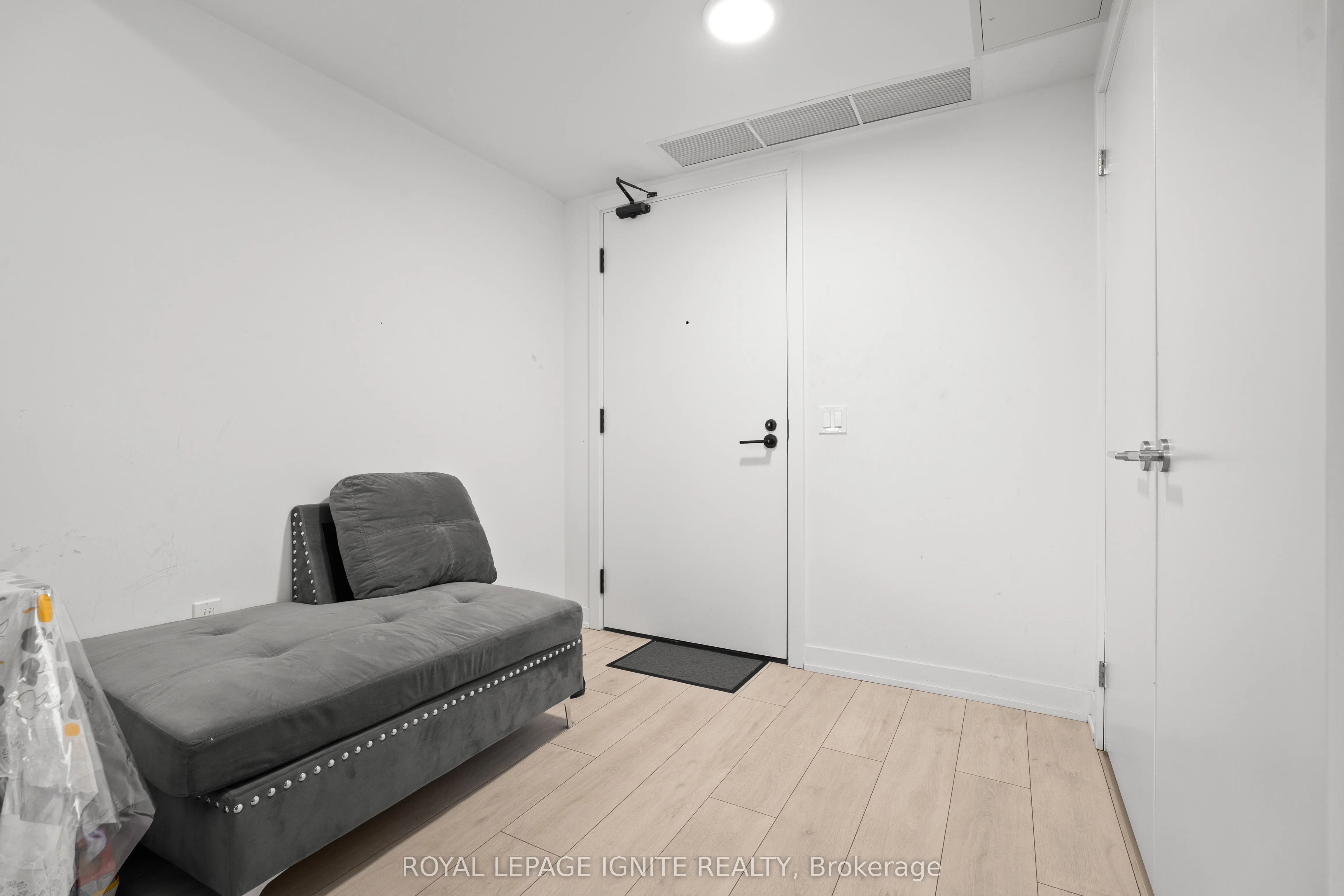 1604(B) Charles Street, #414