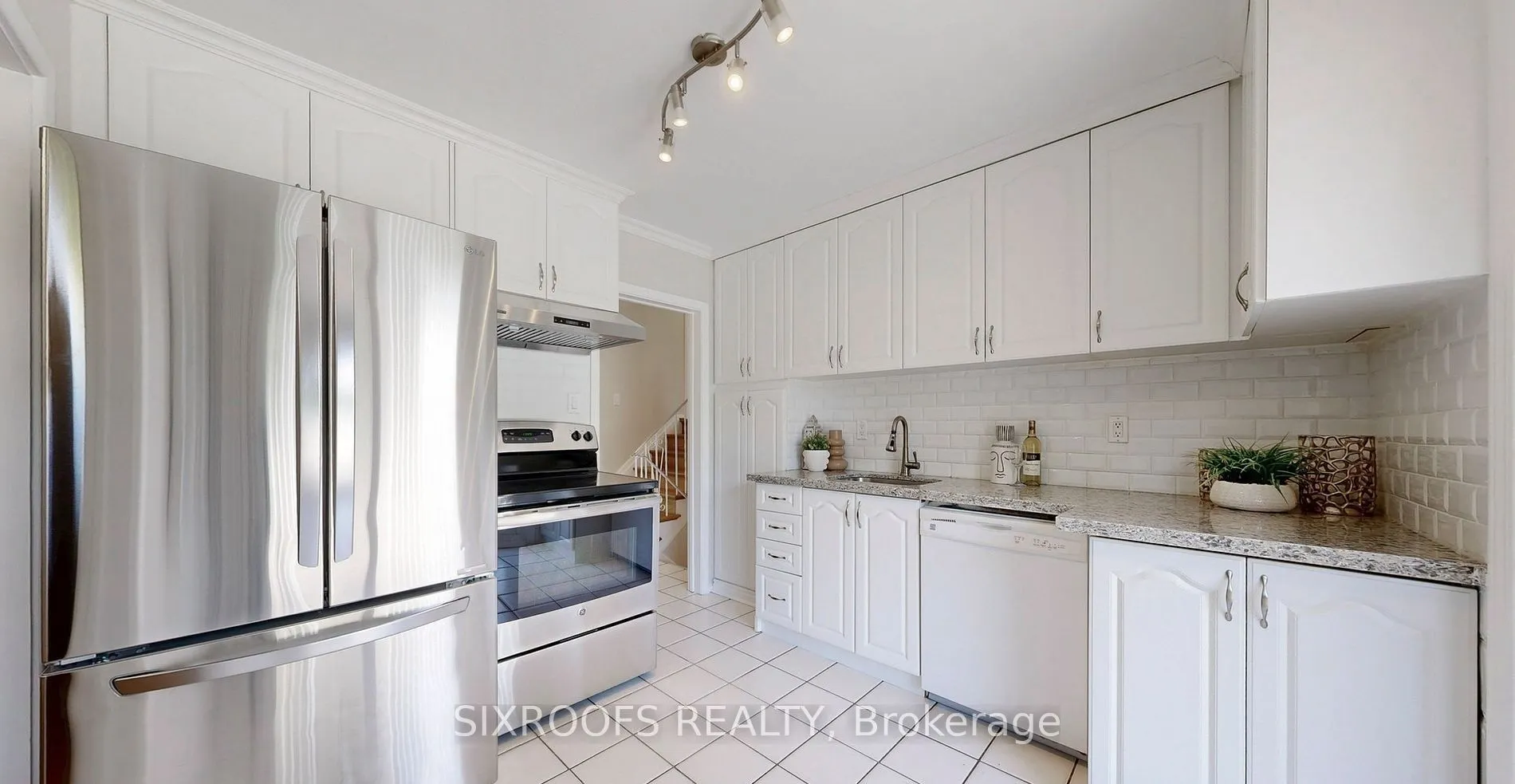 60 Beacham Crescent, #Upper