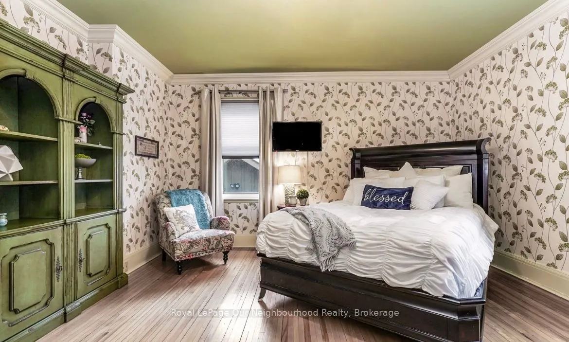 305 Trent Street W