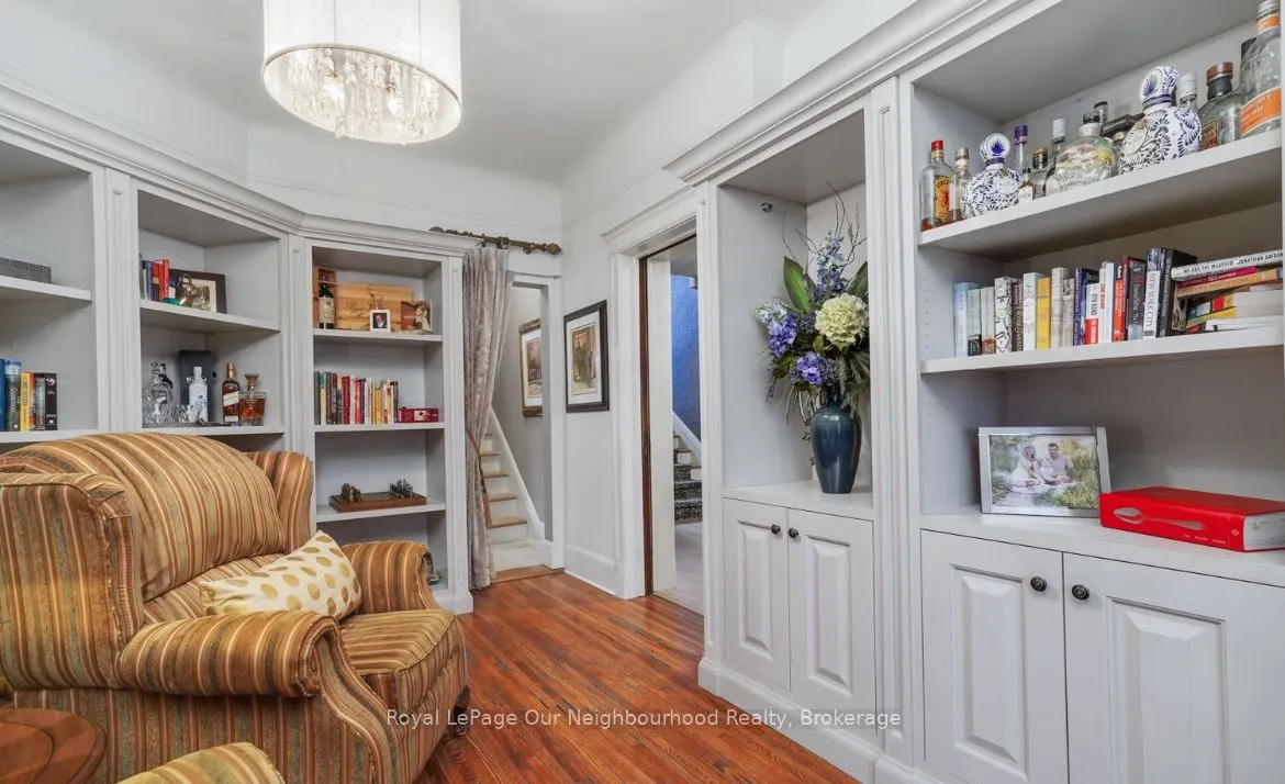 305 Trent Street W