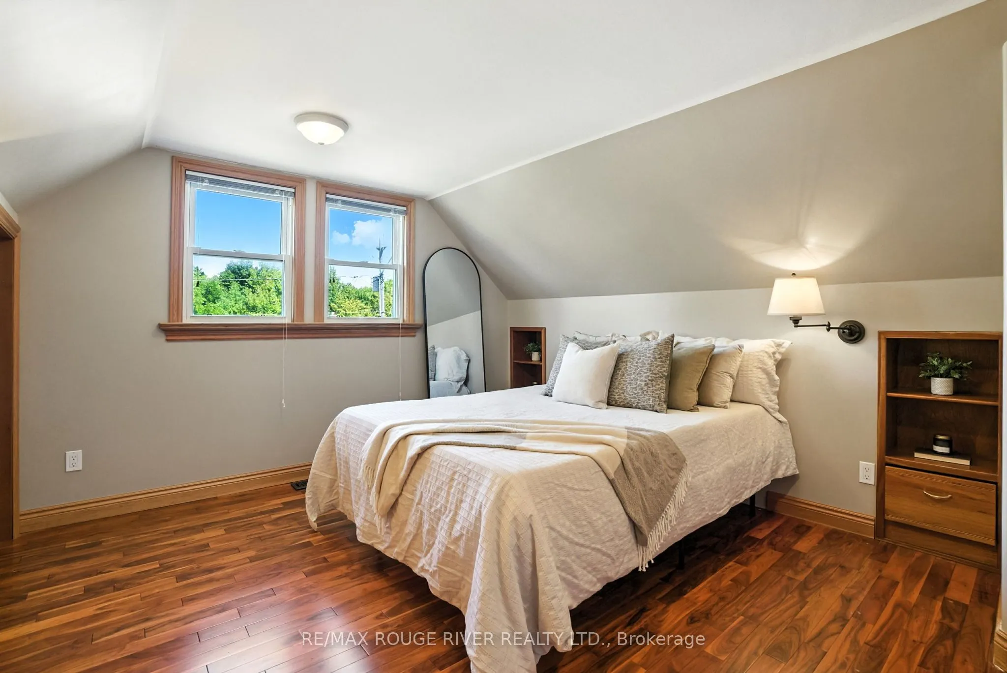 67 Orchard View Boulevard