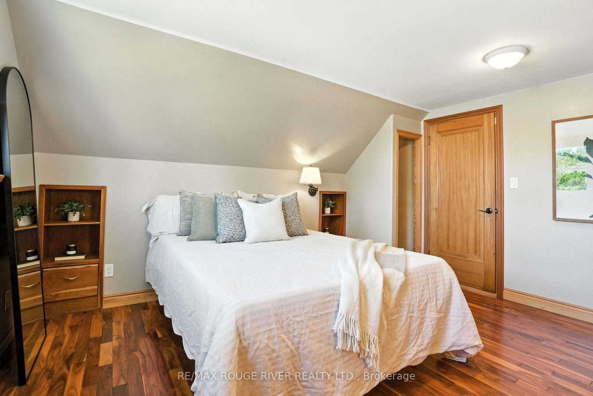 67 Orchard View Boulevard