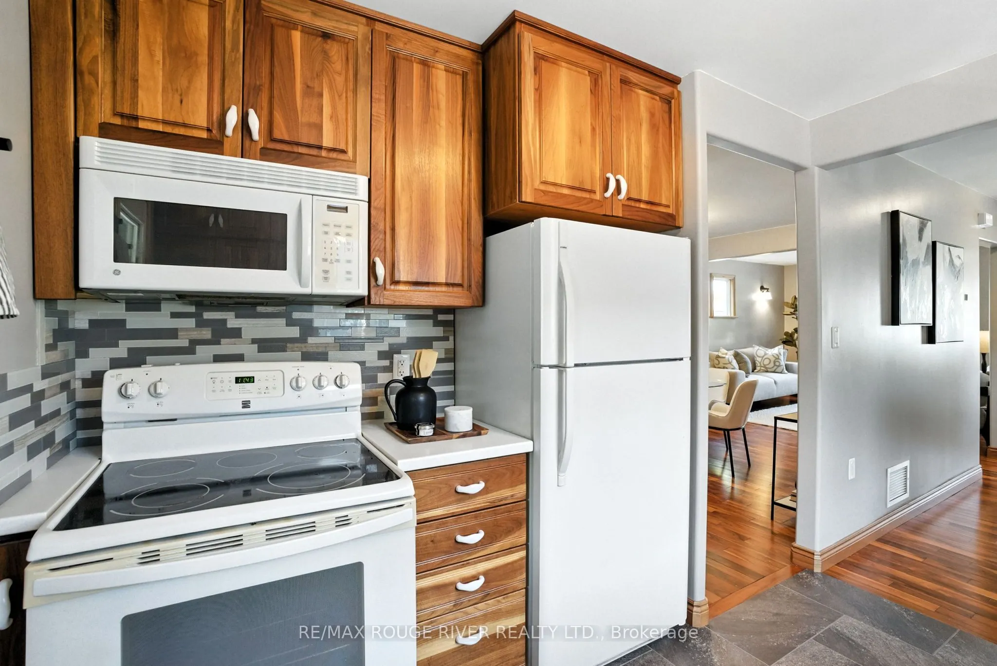 67 Orchard View Boulevard