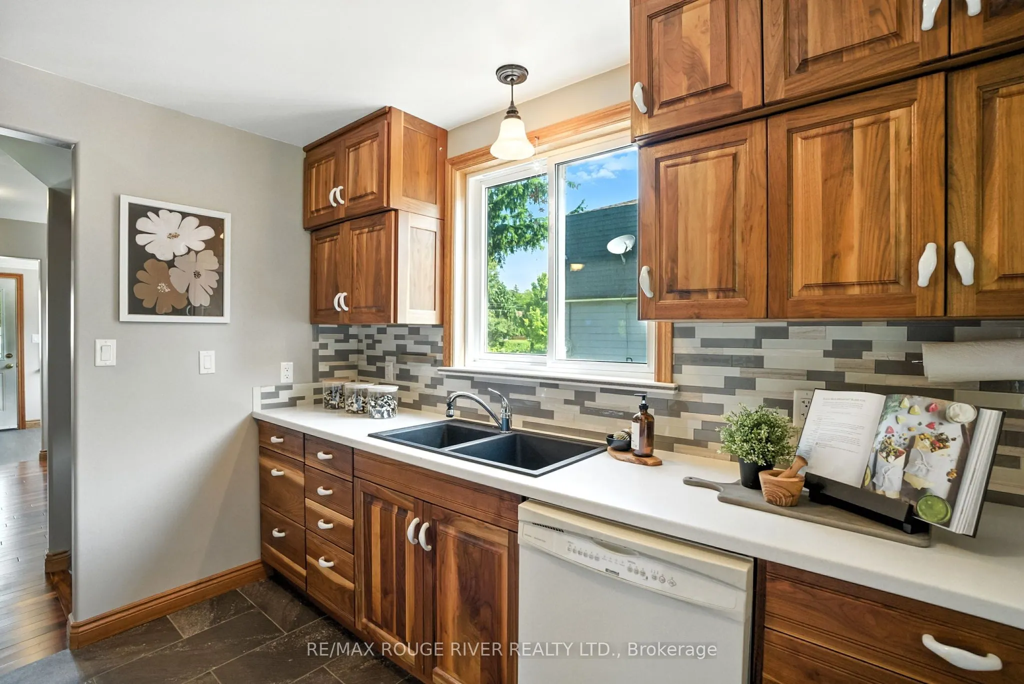 67 Orchard View Boulevard