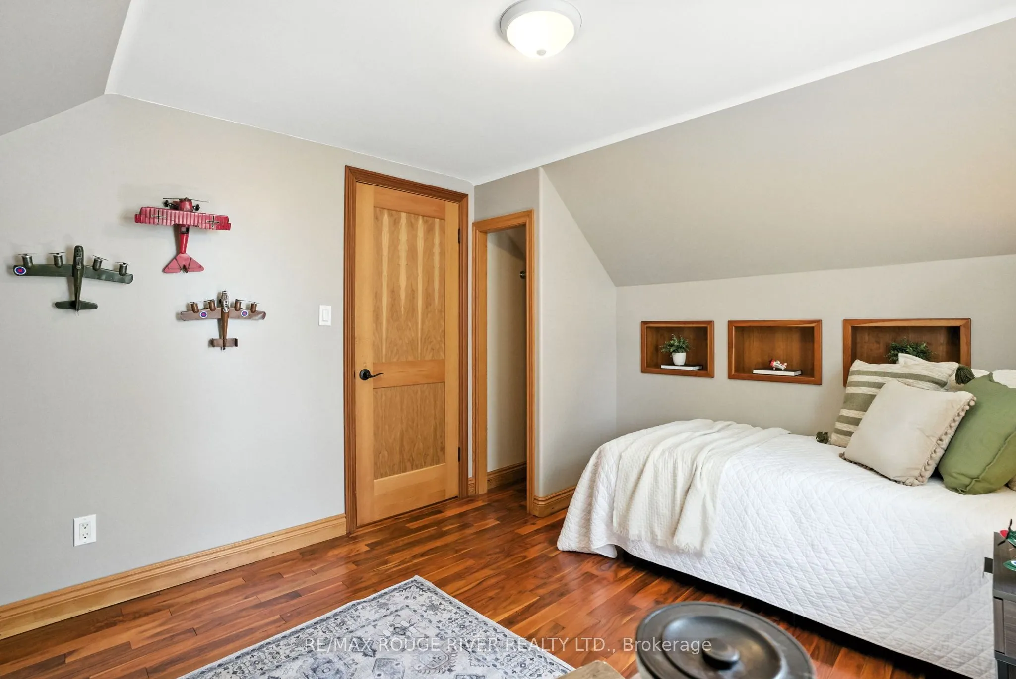 67 Orchard View Boulevard