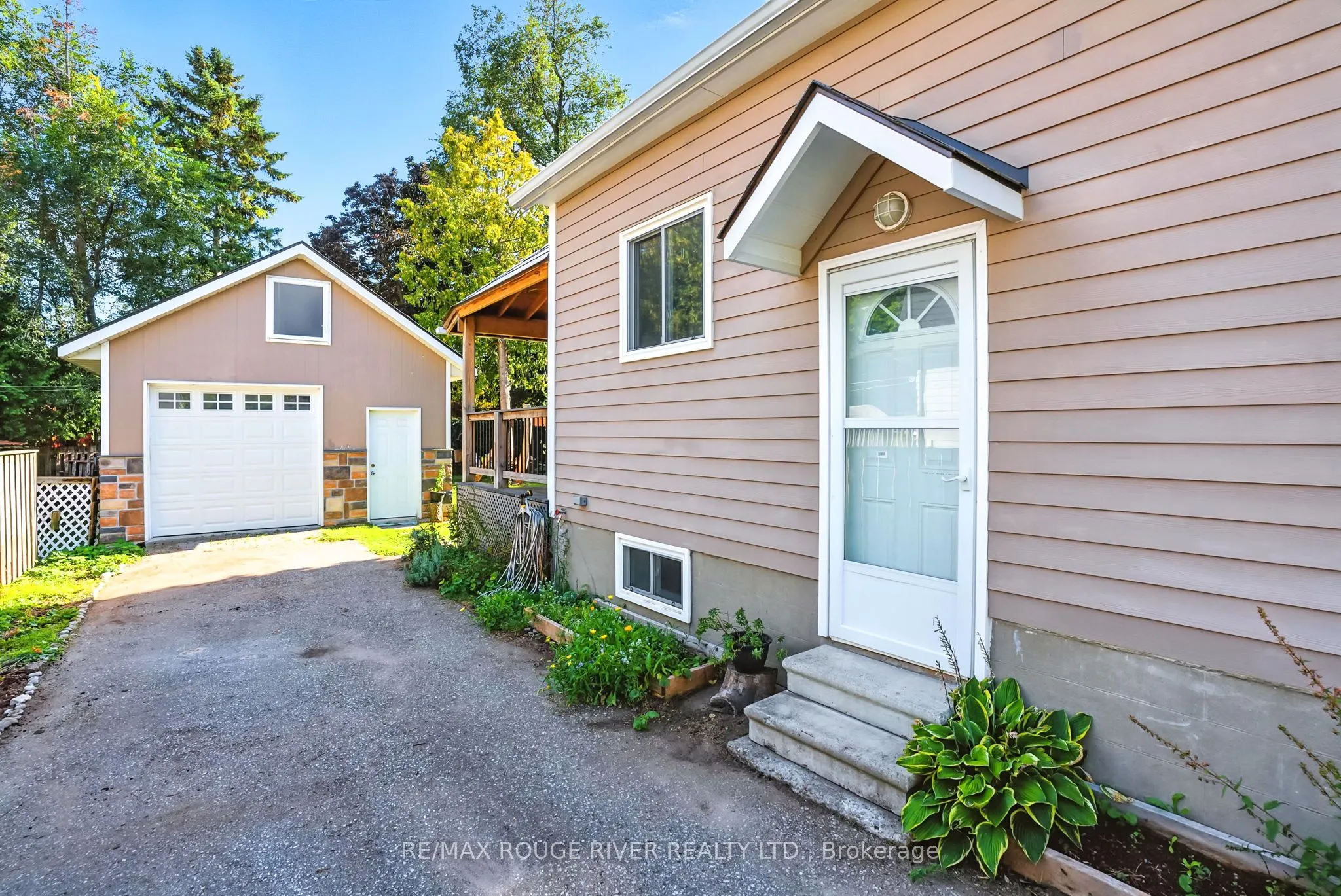 67 Orchard View Boulevard