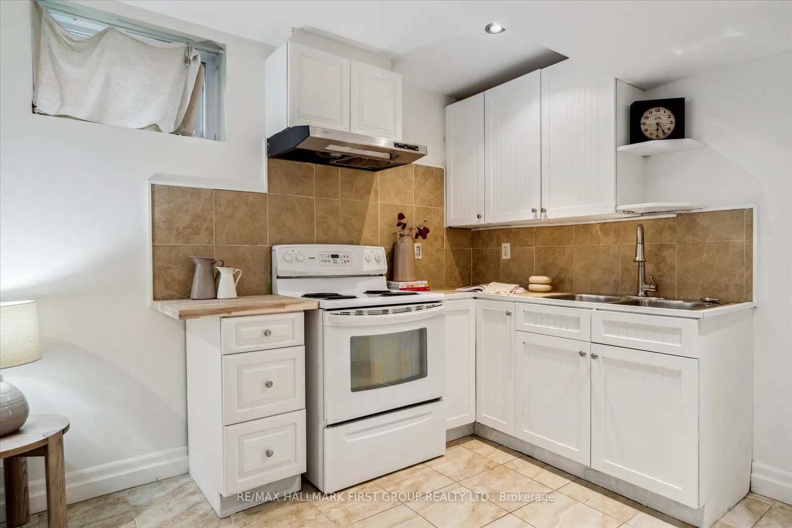 937 Pickering Beach Road