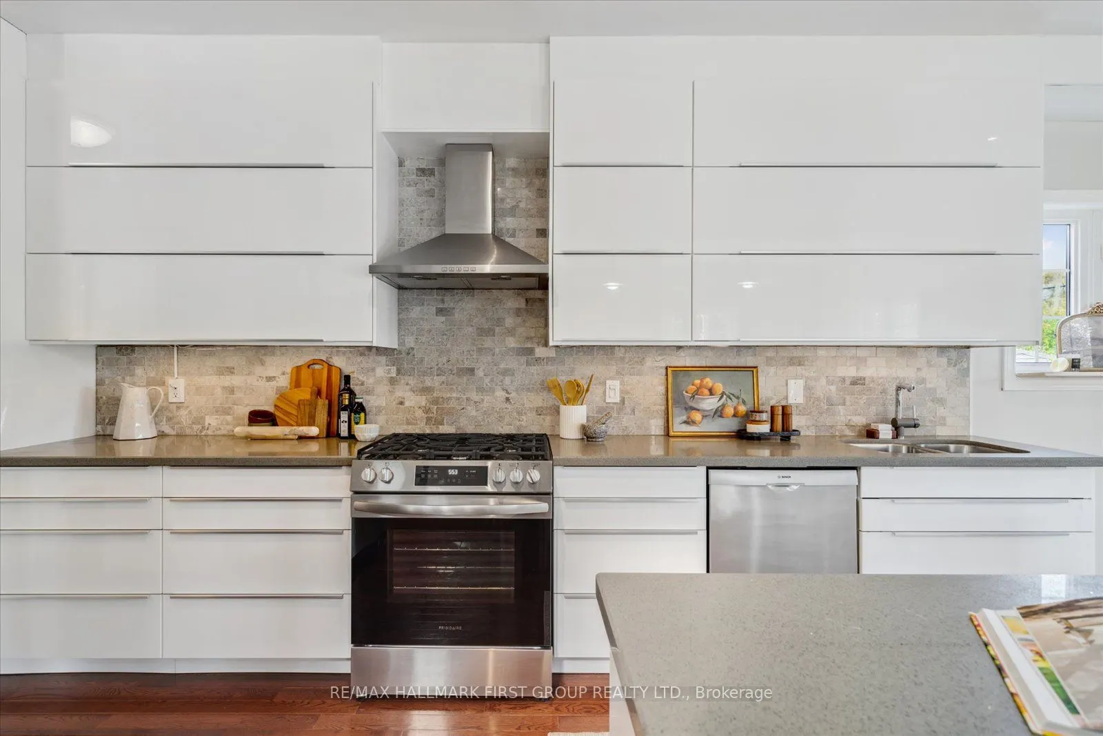 937 Pickering Beach Road