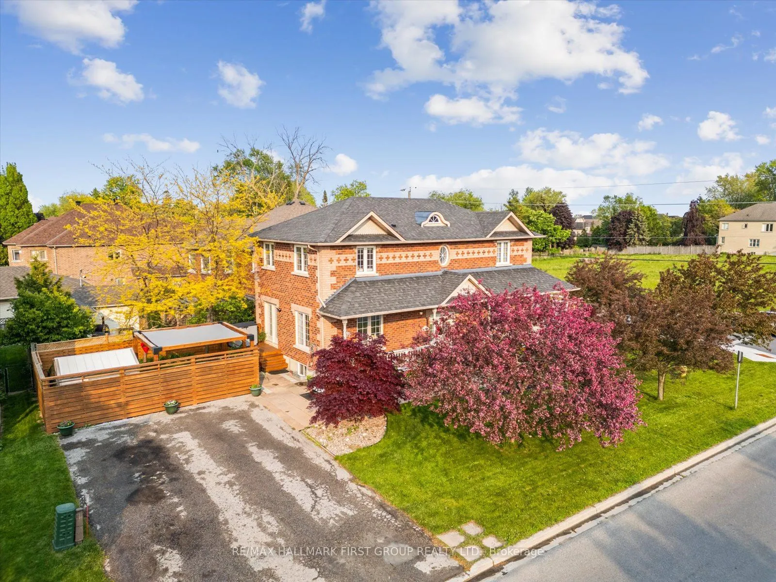 937 Pickering Beach Road
