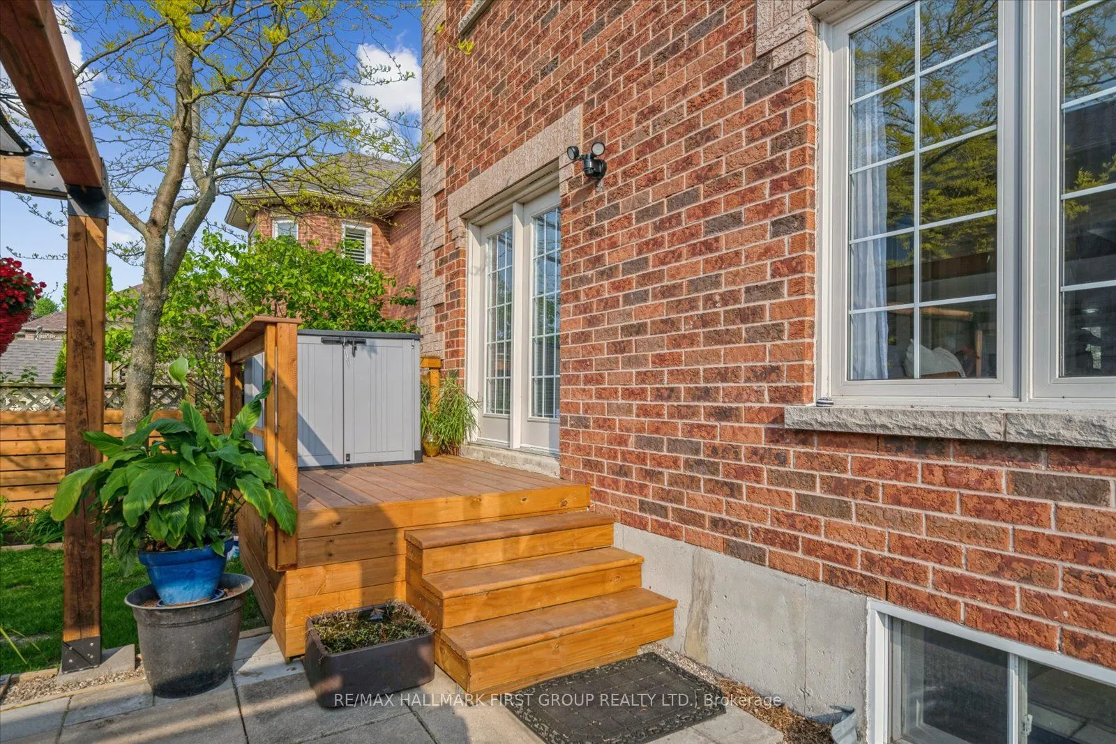 937 Pickering Beach Road