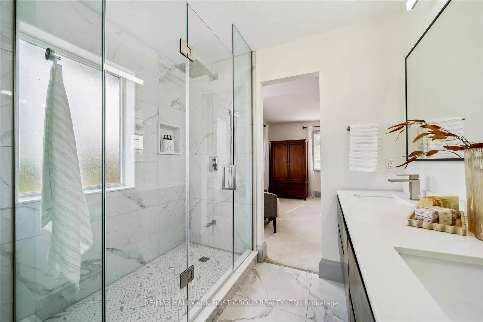 937 Pickering Beach Road