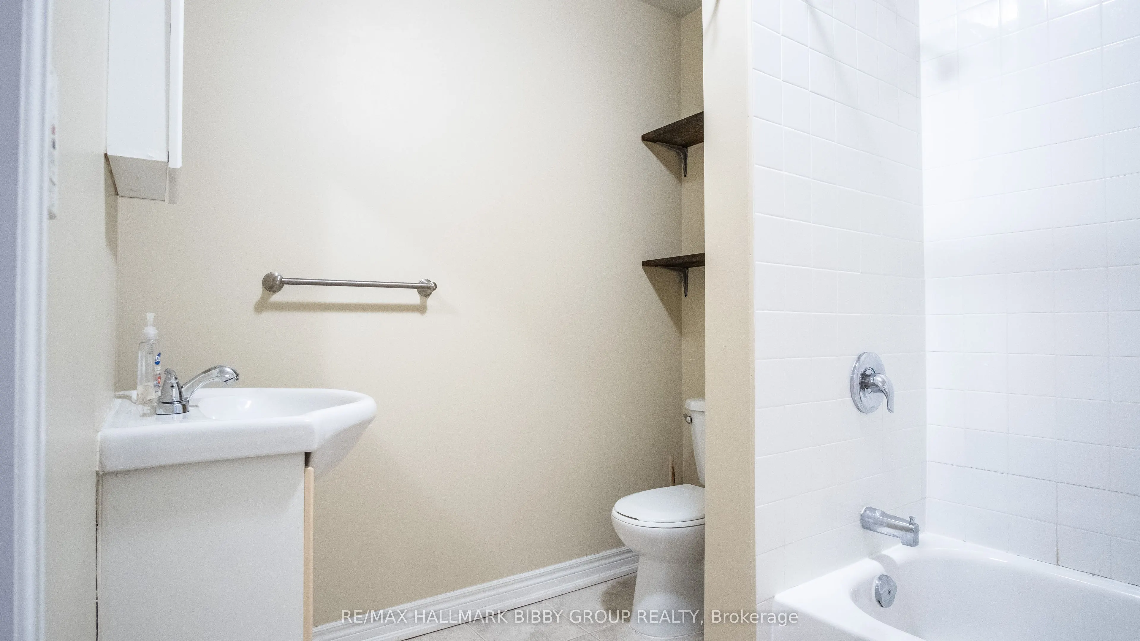 560 Jones Avenue, #3