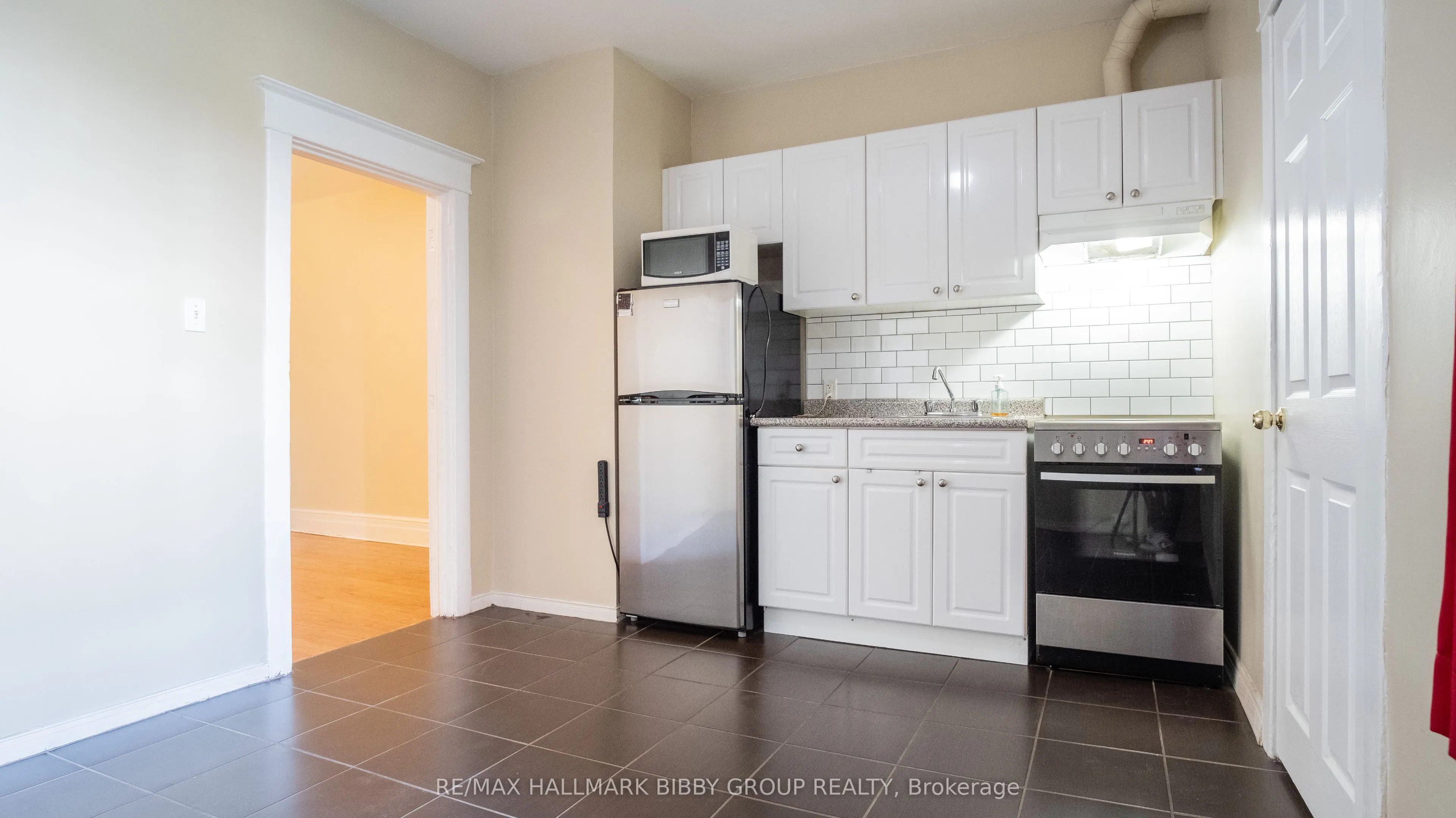 560 Jones Avenue, #3