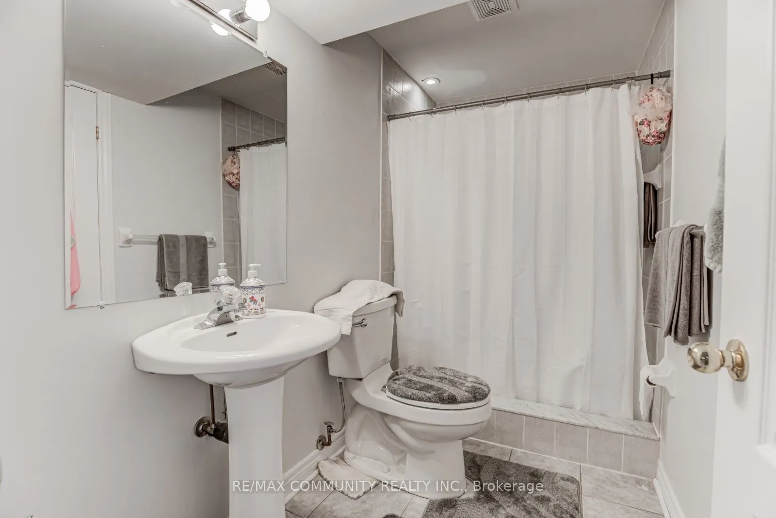 48 Bloom Avenue