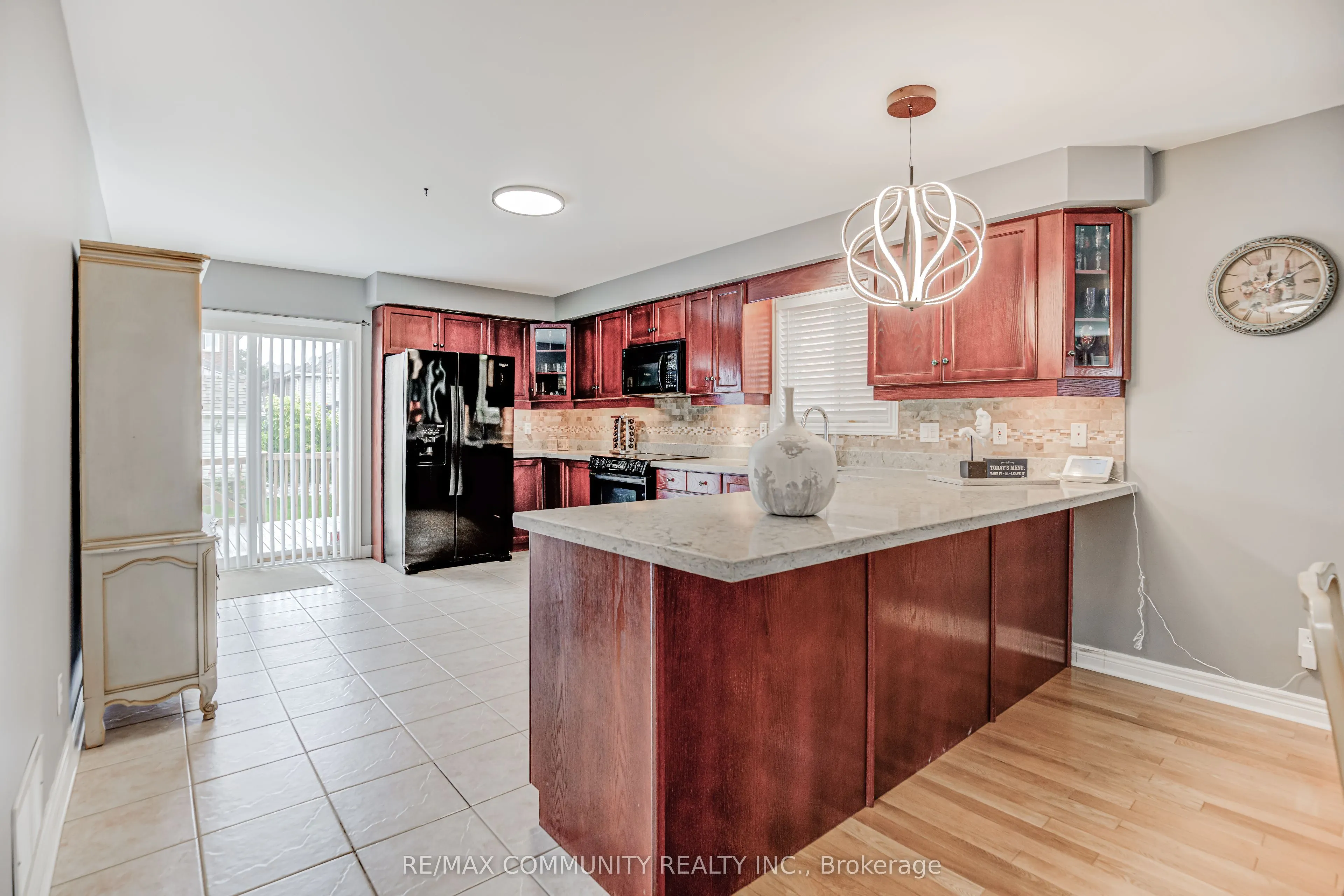 48 Bloom Avenue