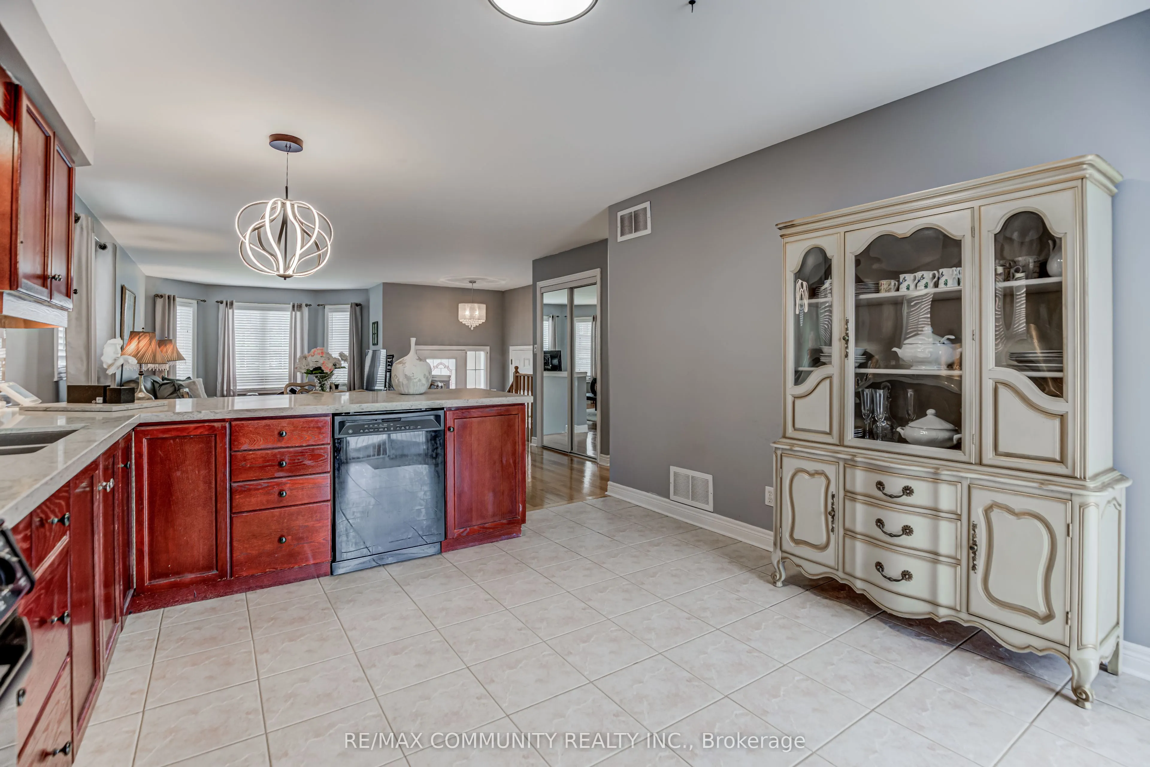 48 Bloom Avenue