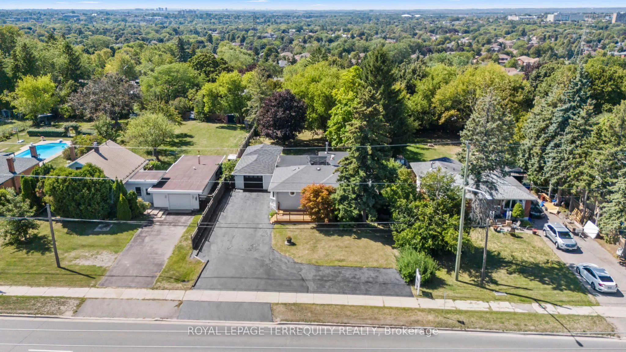 144 Thickson Road N