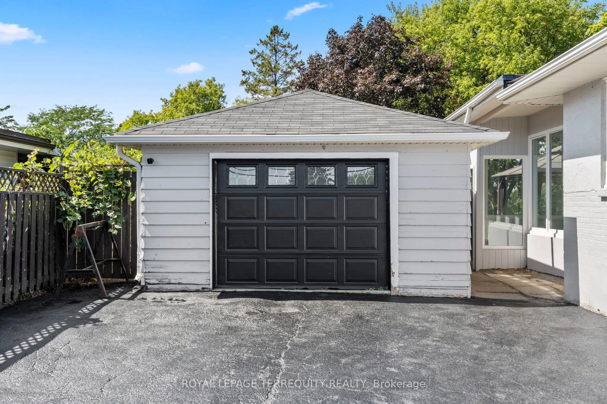 144 Thickson Road N