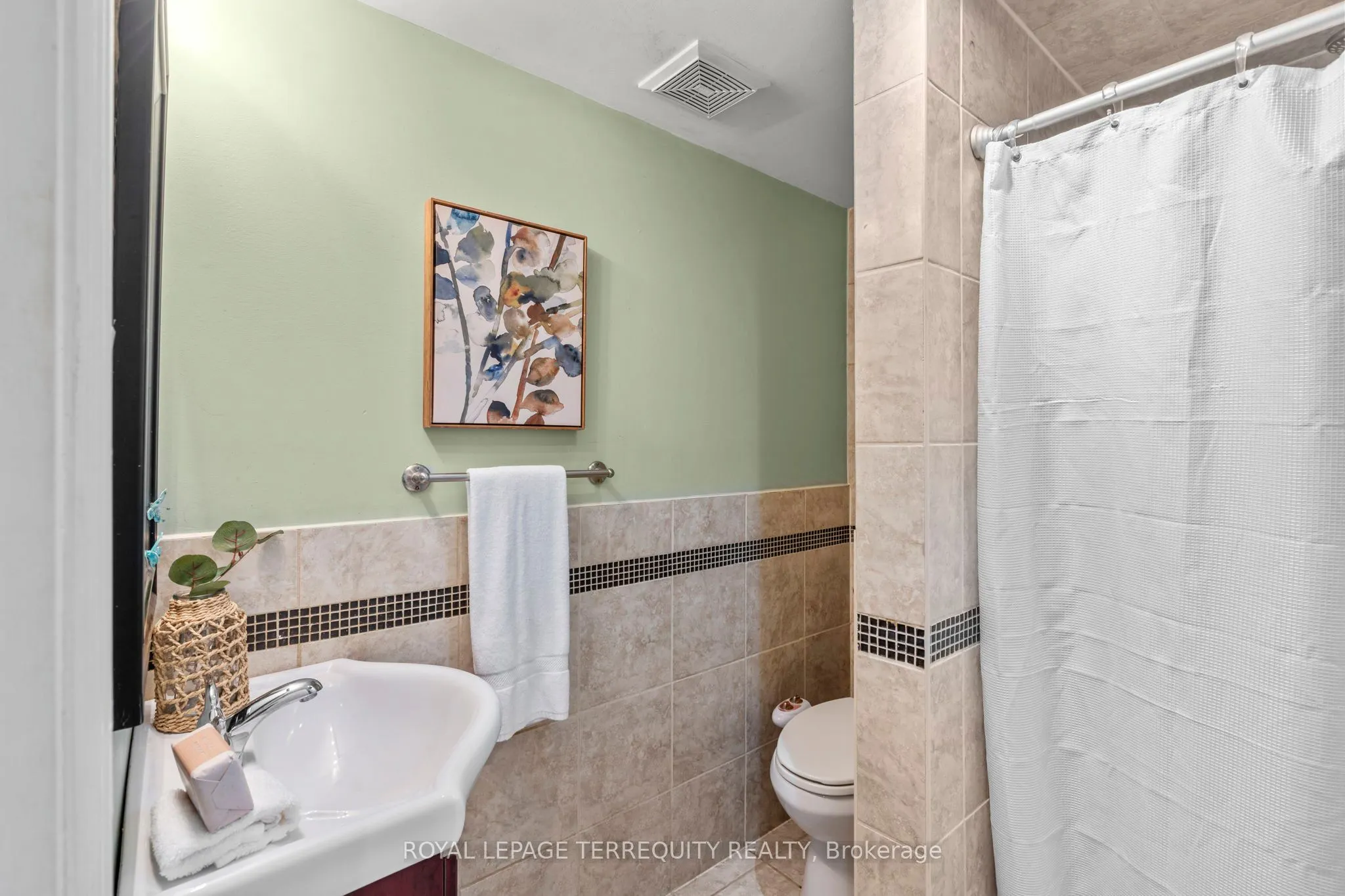 144 Thickson Road N
