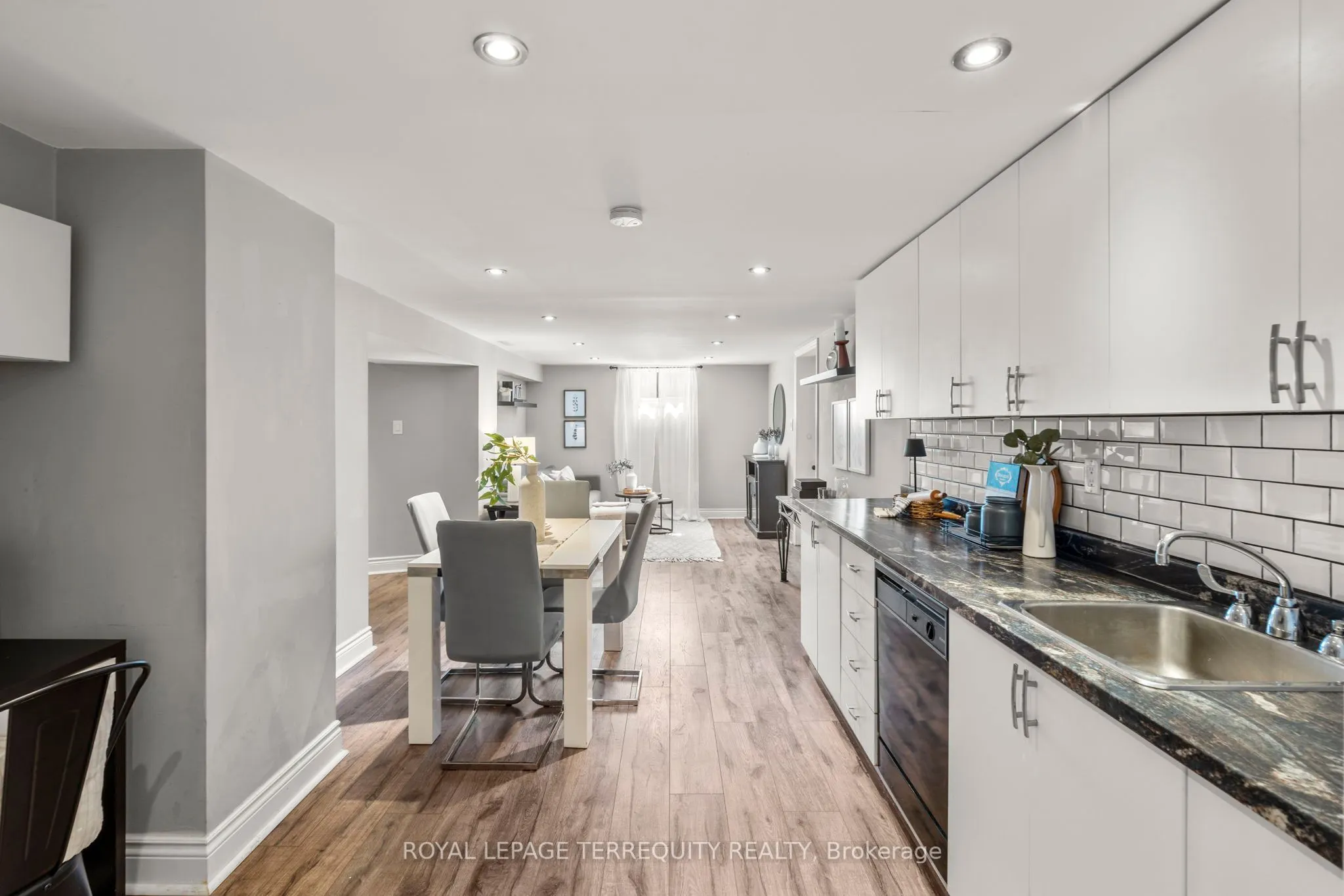 144 Thickson Road N