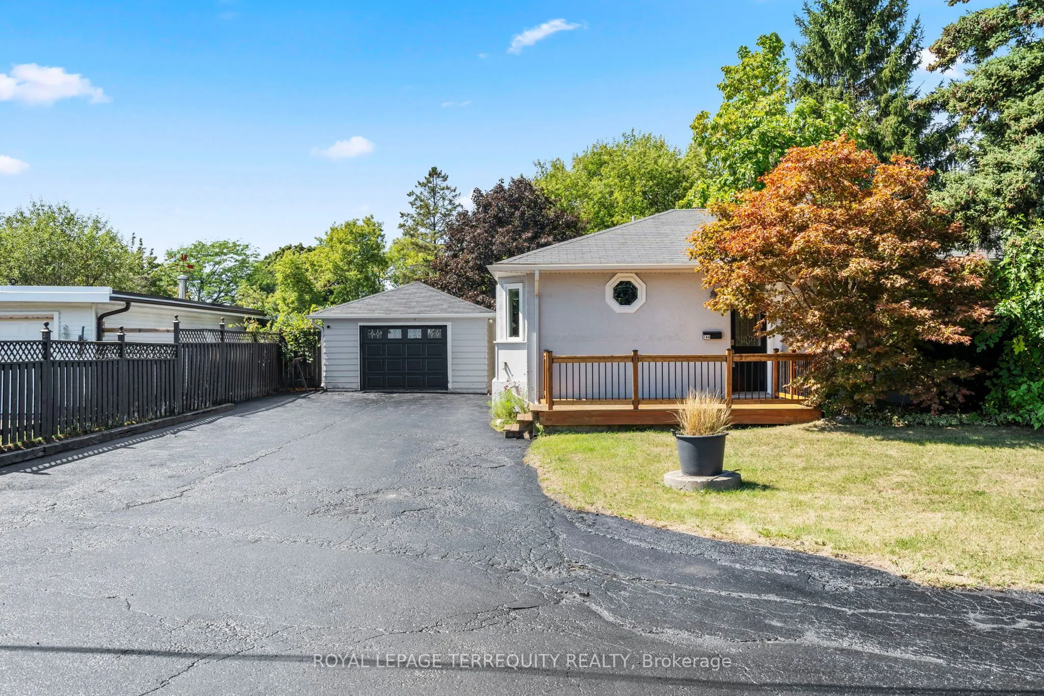 144 Thickson Road N