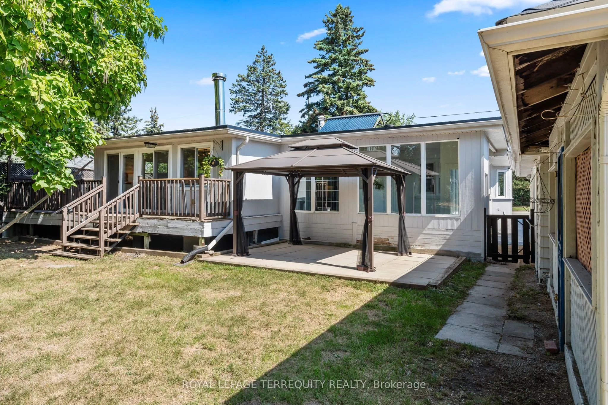 144 Thickson Road N