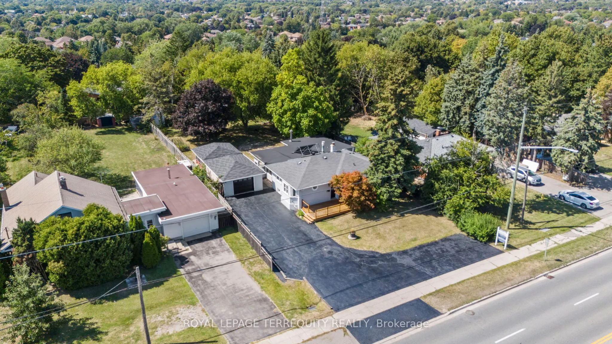 144 Thickson Road N