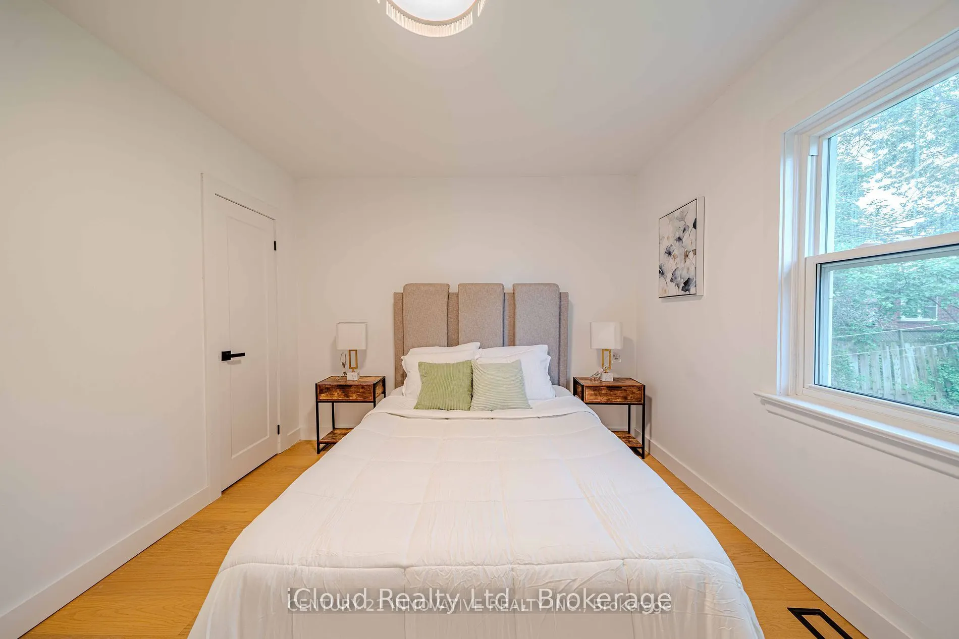 94 Lynvalley Crescent, #Upper