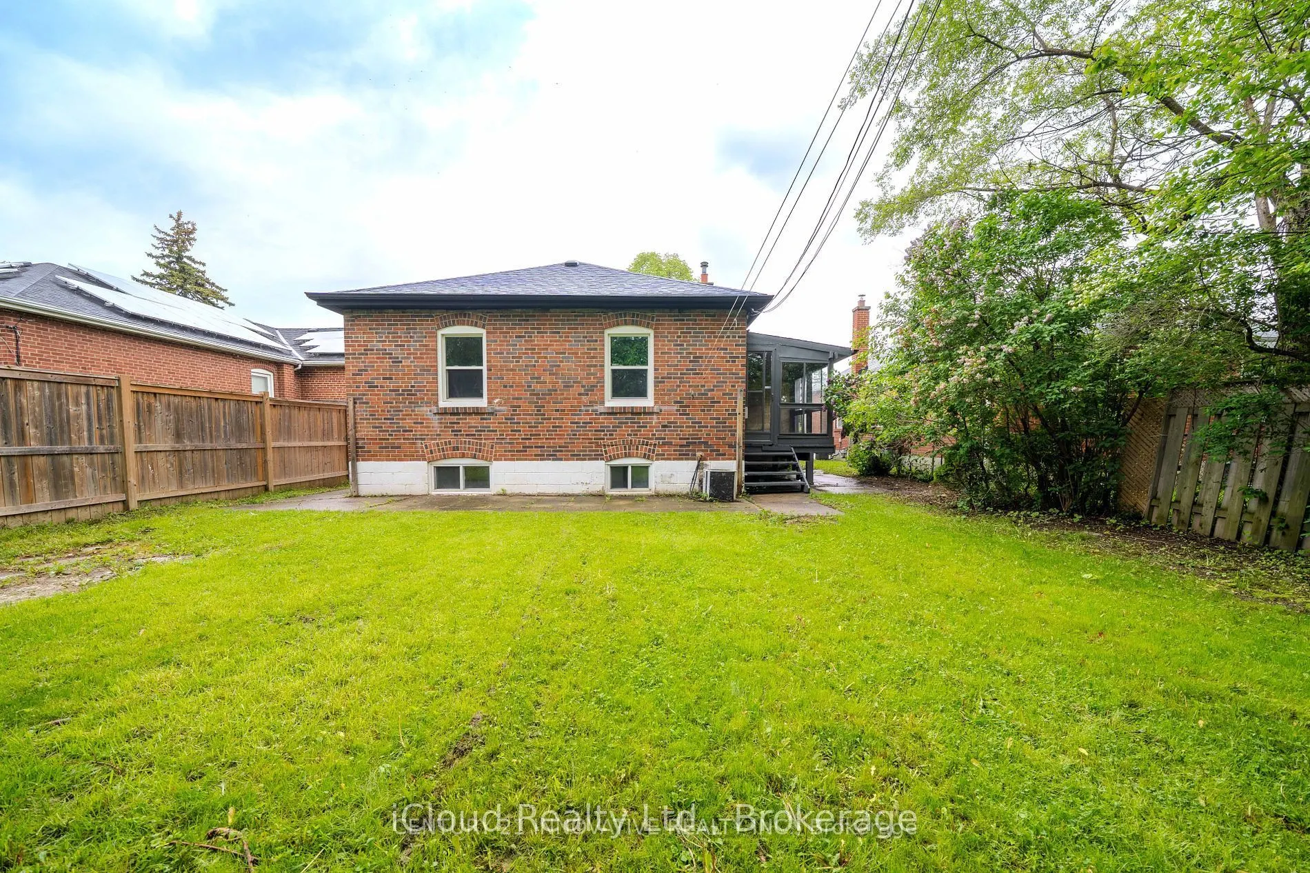 94 Lynvalley Crescent, #Upper