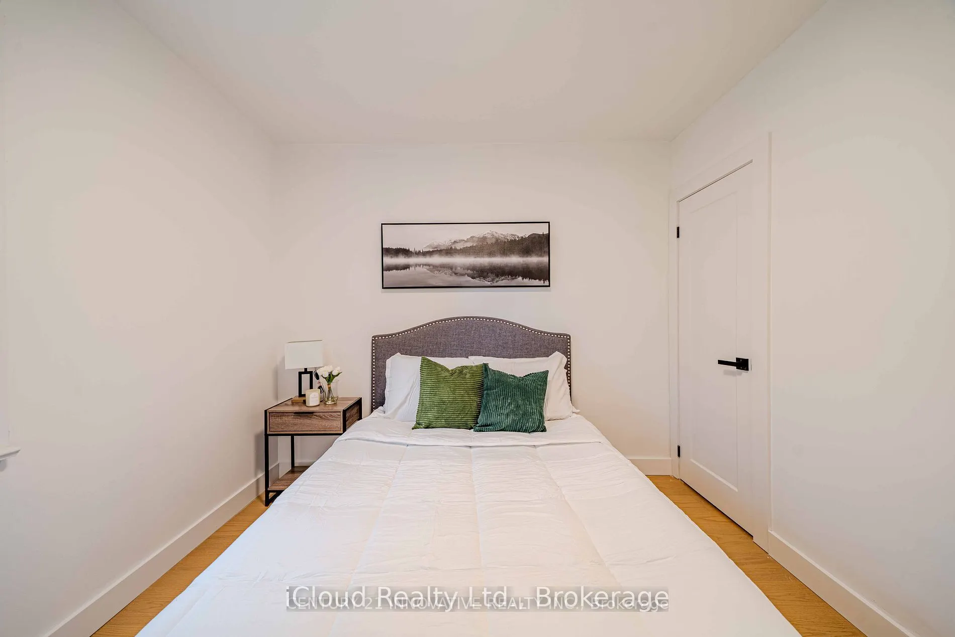 94 Lynvalley Crescent, #Upper