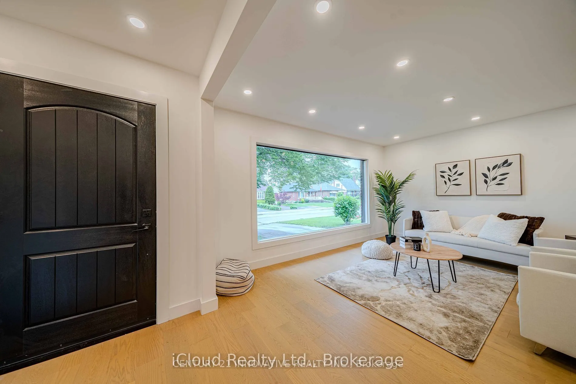 94 Lynvalley Crescent, #Upper