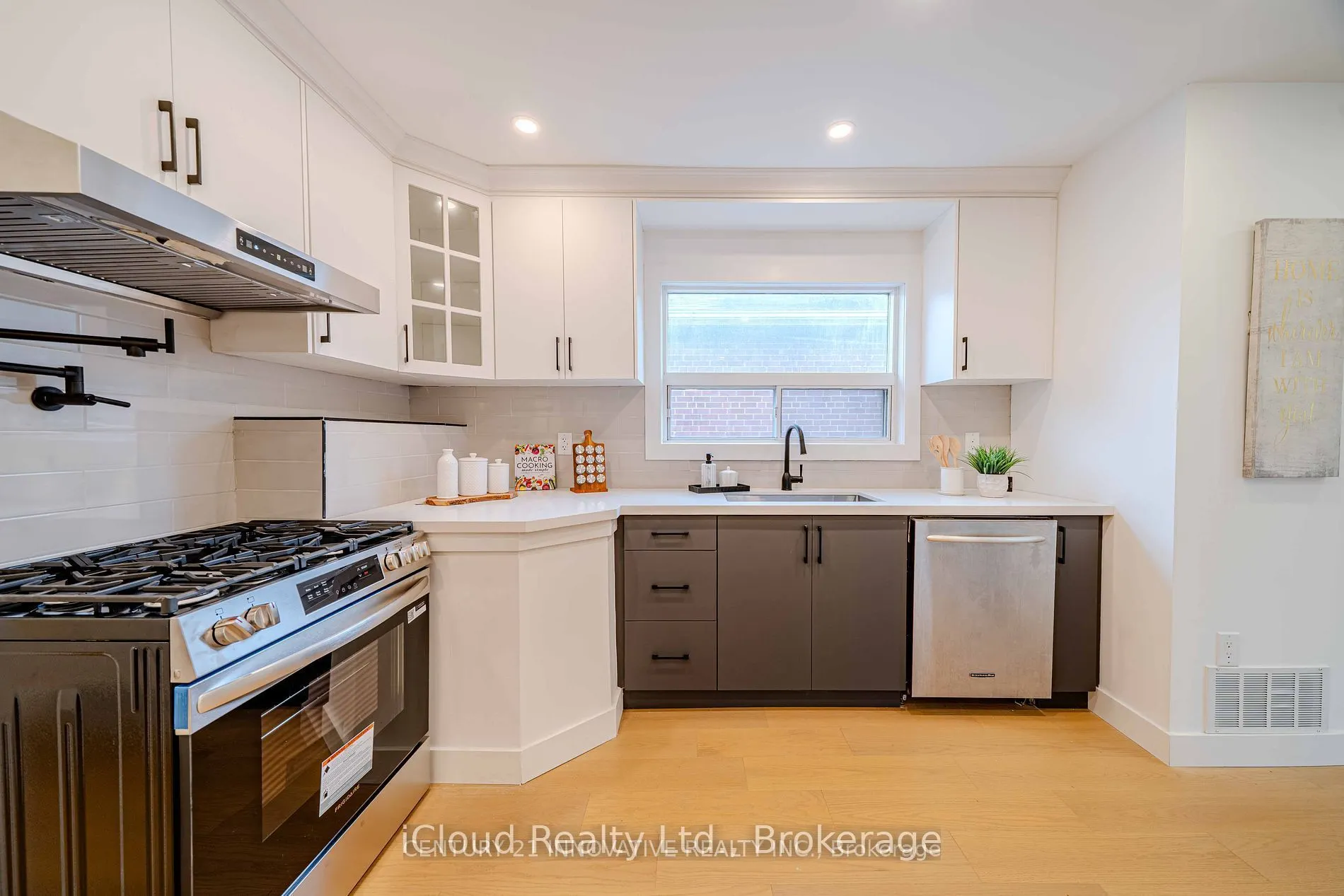 94 Lynvalley Crescent, #Upper