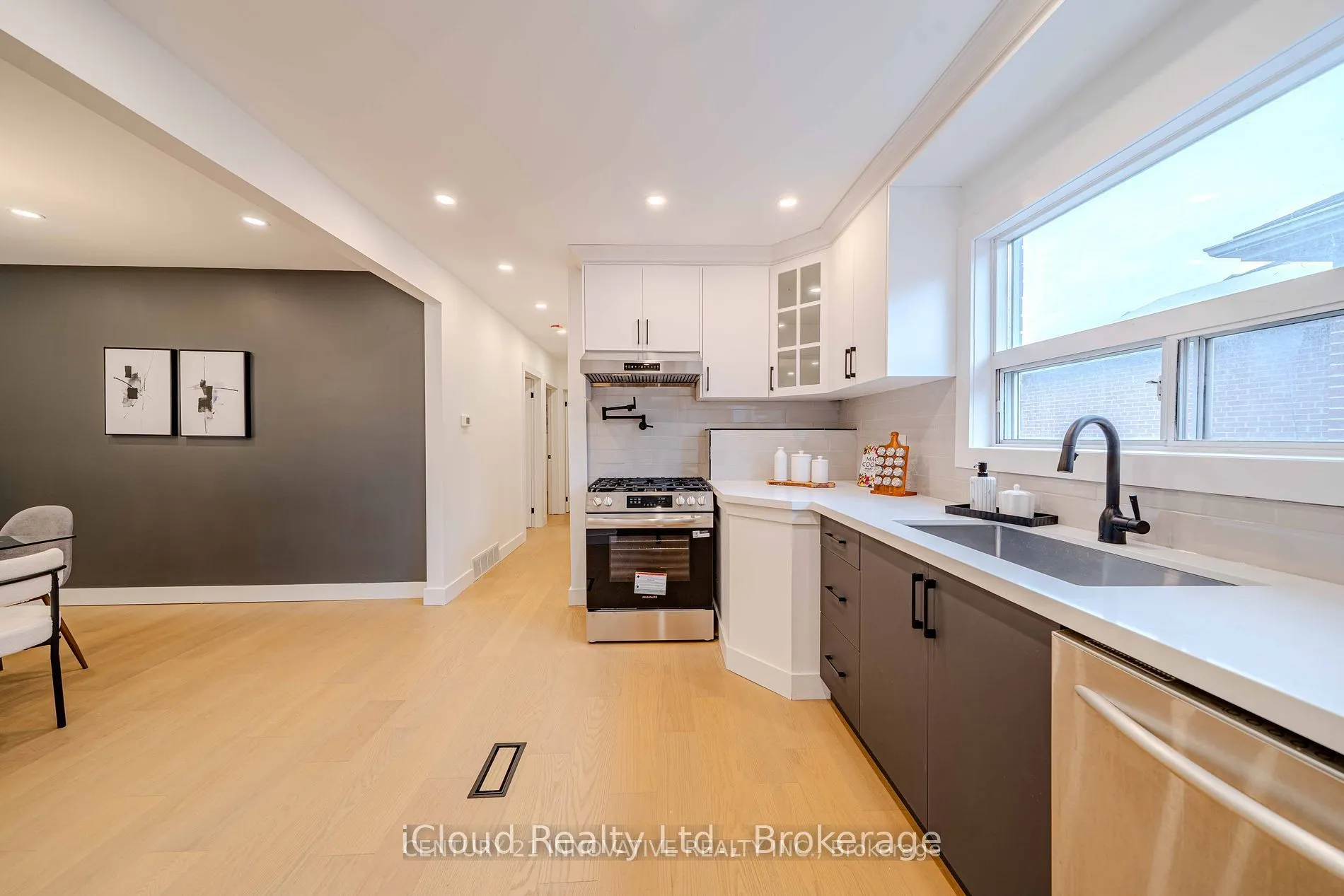 94 Lynvalley Crescent, #Upper