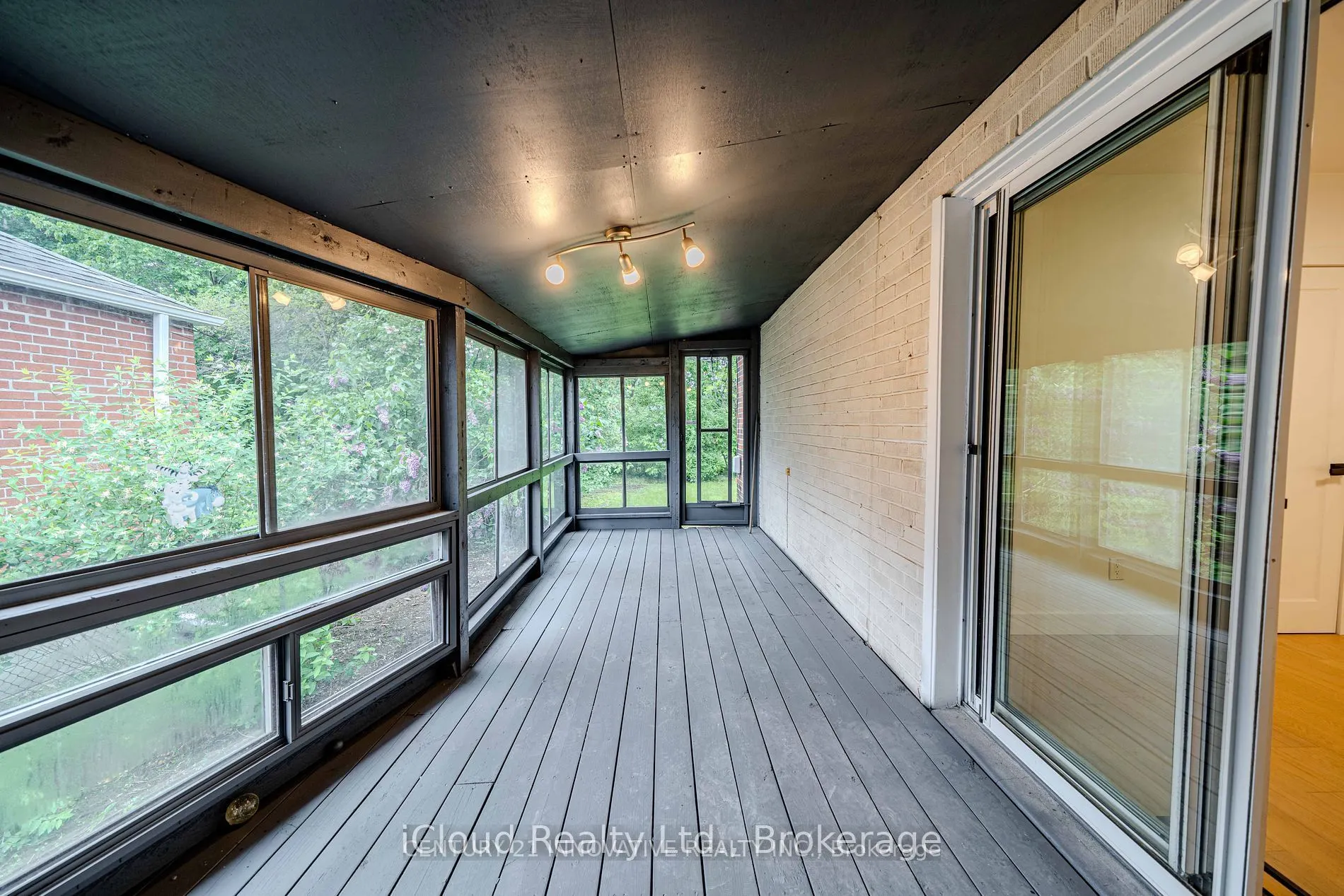 94 Lynvalley Crescent, #Upper