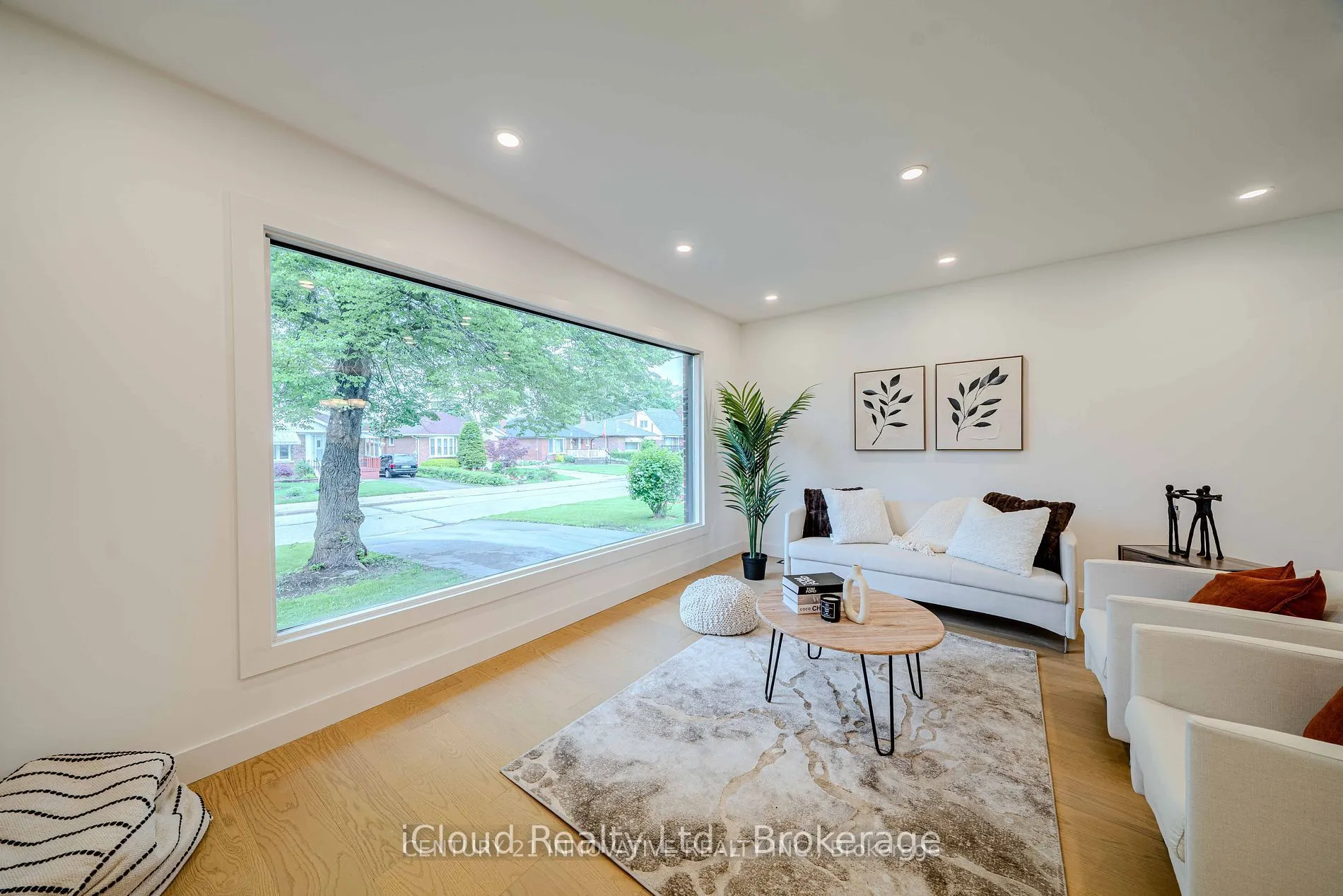 94 Lynvalley Crescent, #Upper