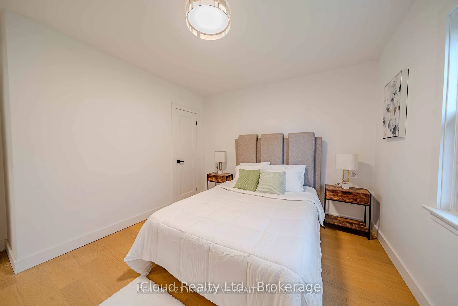 94 Lynvalley Crescent, #Upper