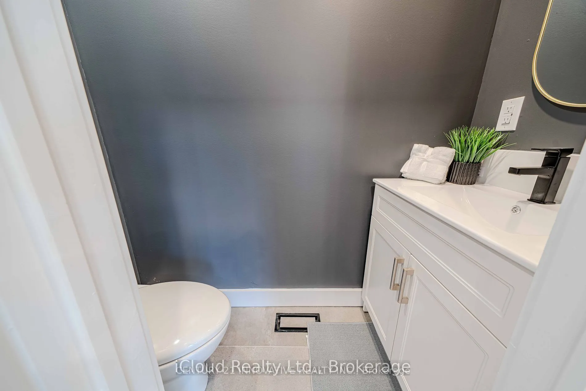 94 Lynvalley Crescent, #Upper