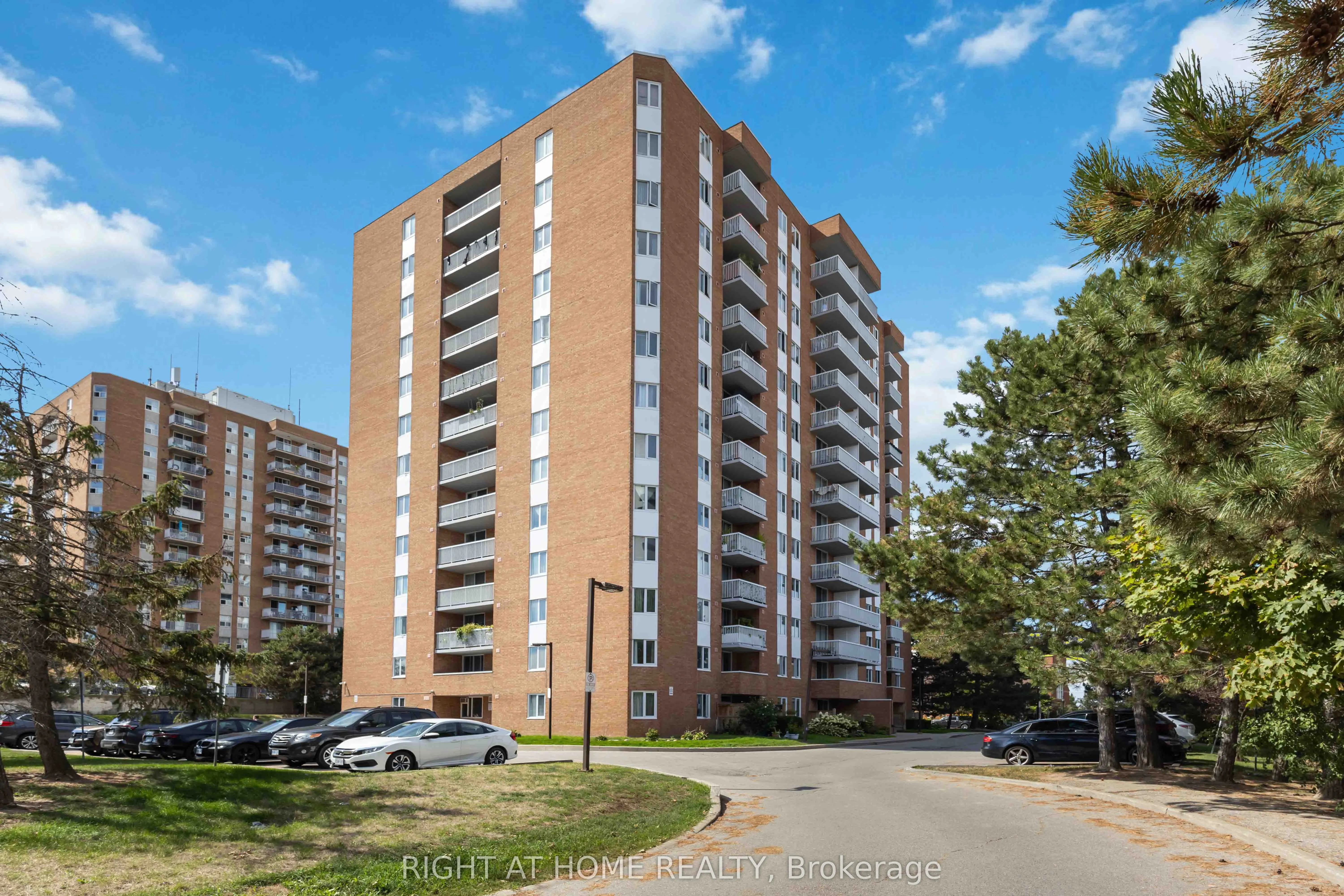 15 Sewells Road S, #401