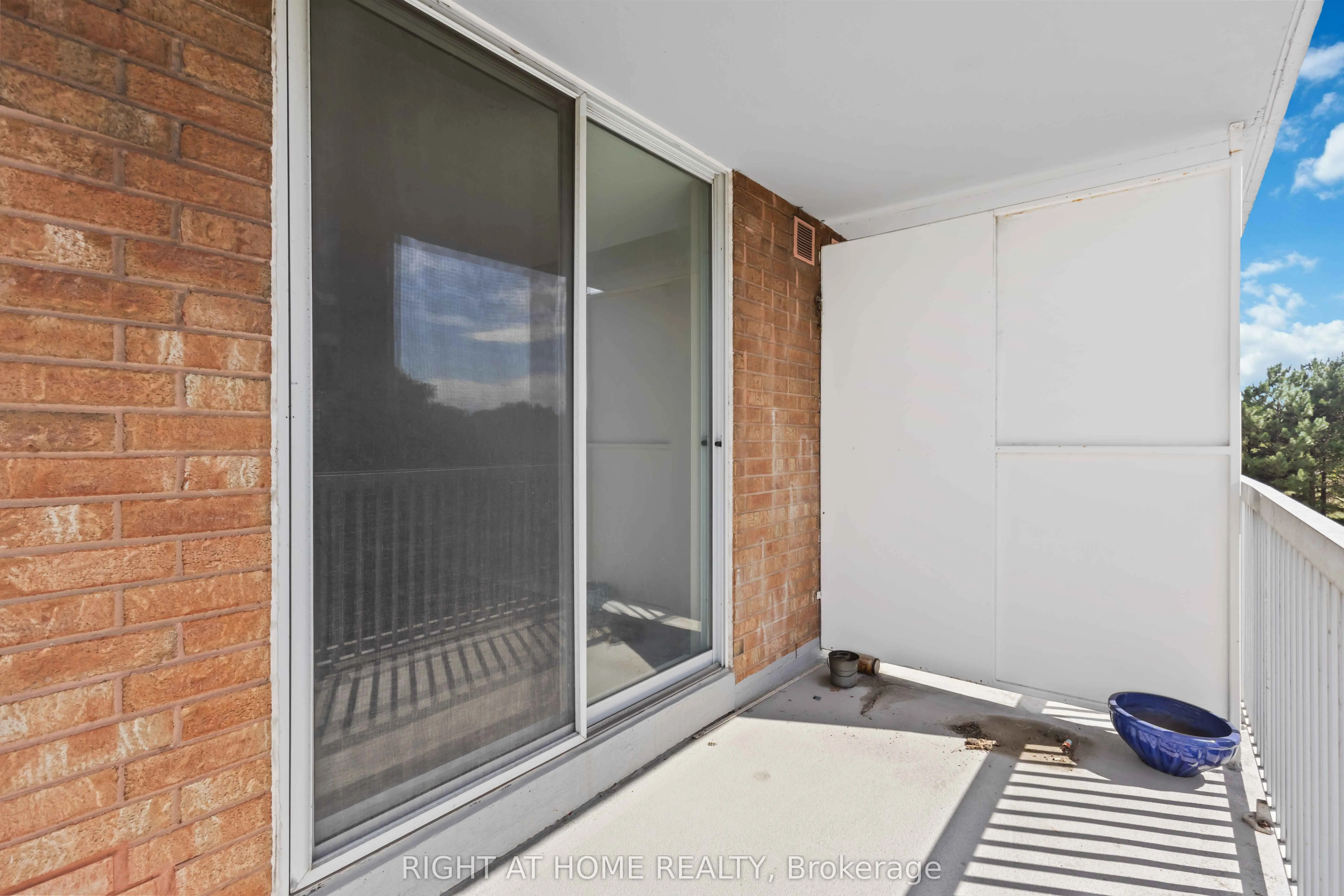 15 Sewells Road S, #401