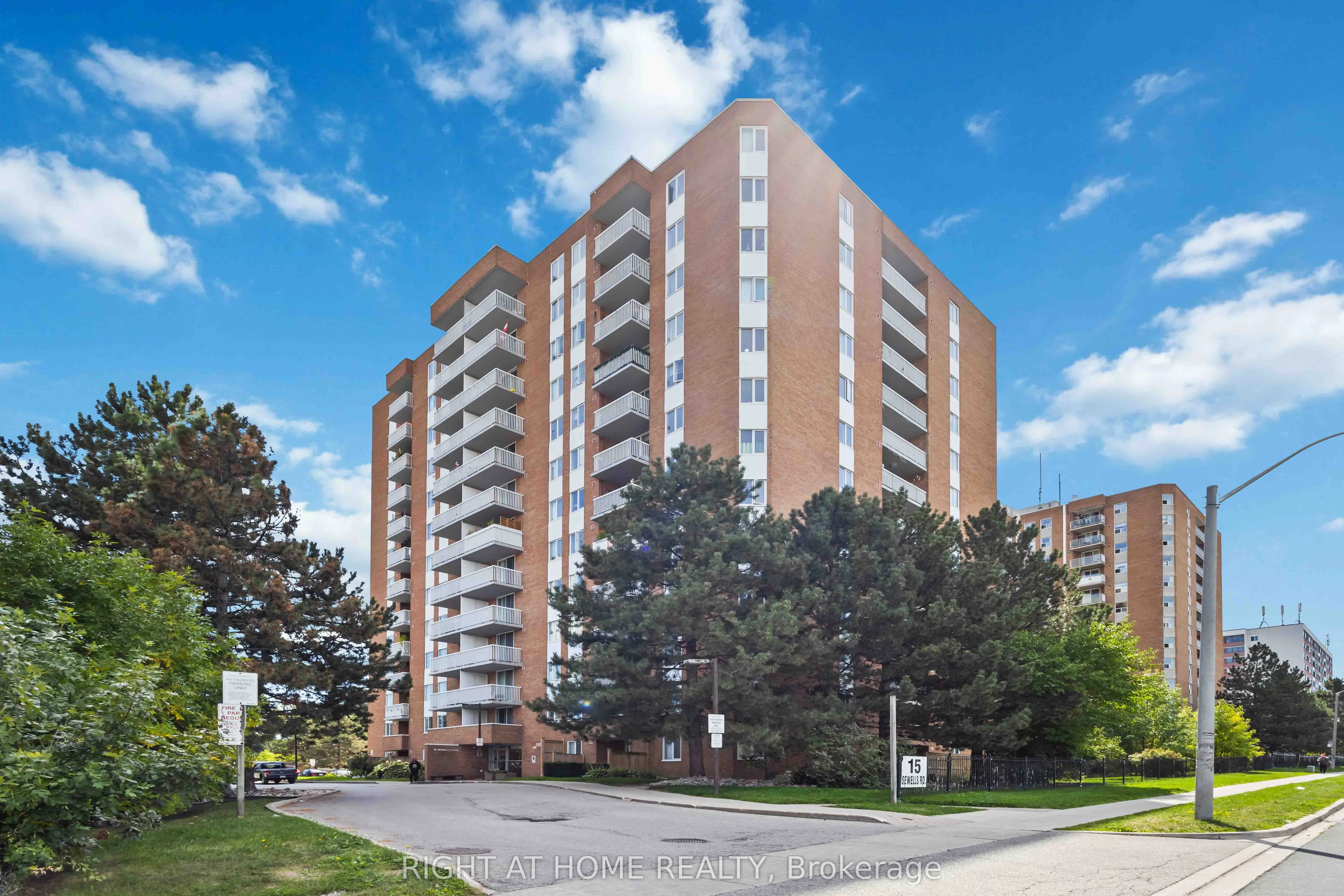 15 Sewells Road S, #401