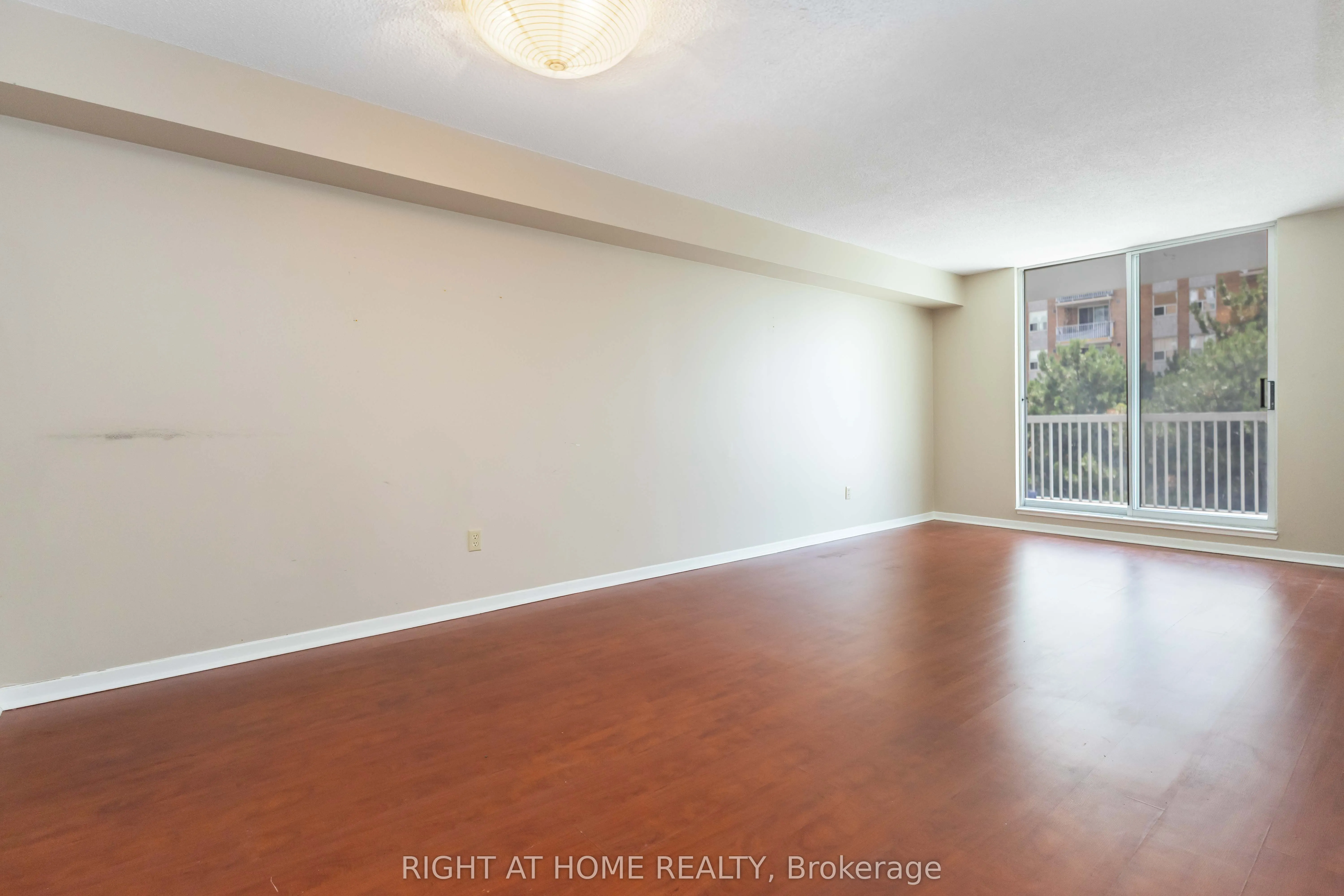 15 Sewells Road S, #401