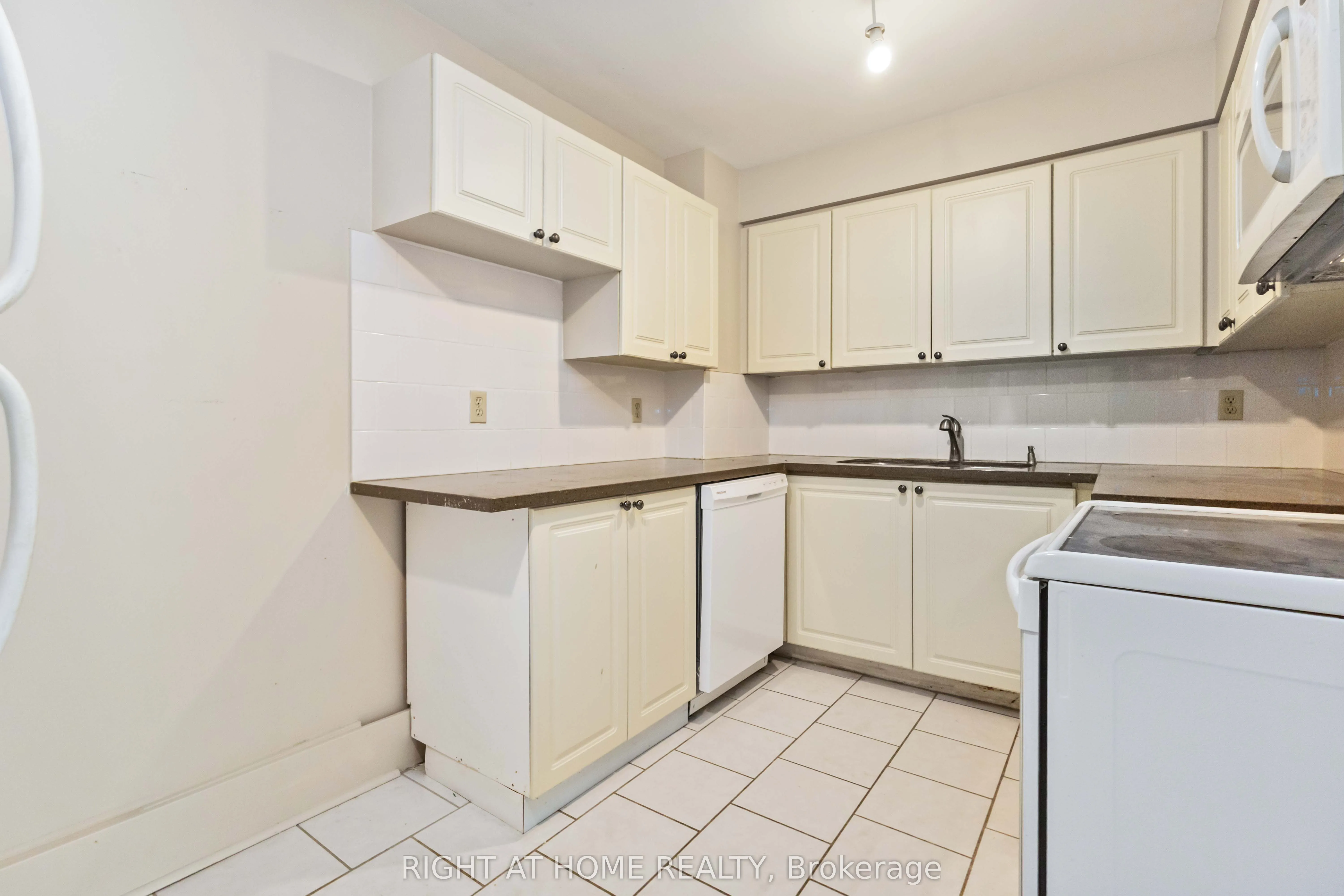 15 Sewells Road S, #401