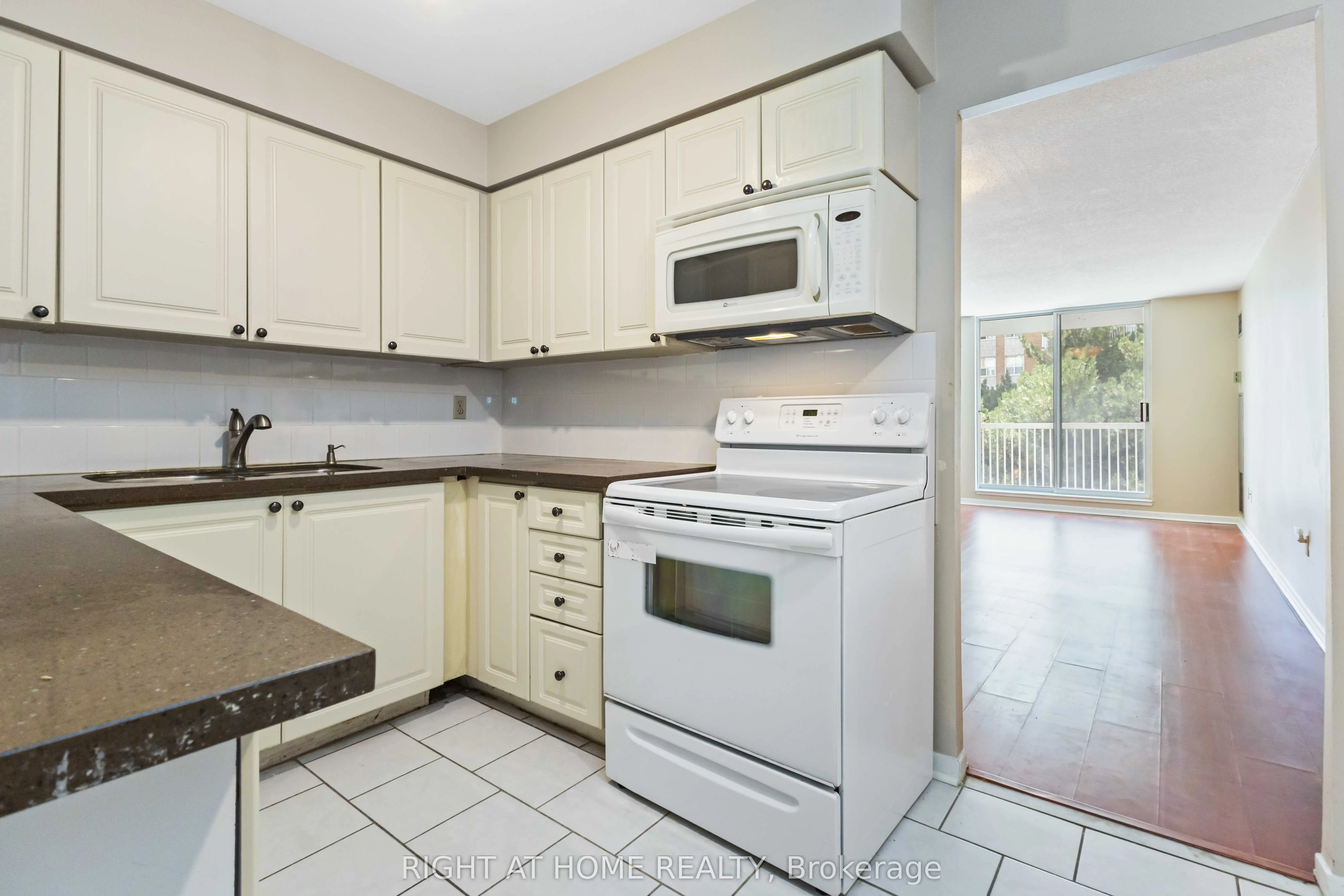 15 Sewells Road S, #401